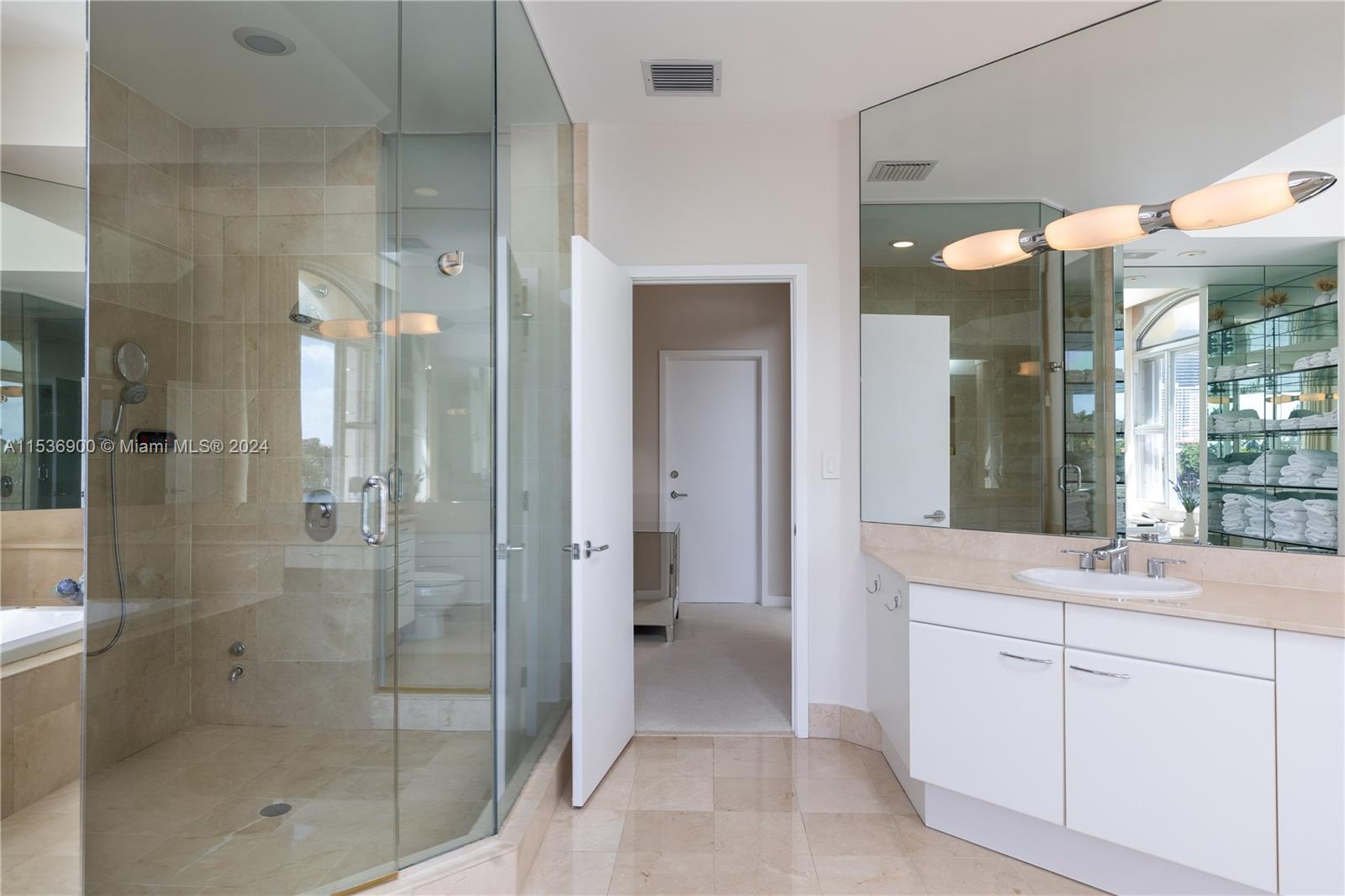 21103 NE 38th Ave 77, Aventura, Florida 33180, 3 Bedrooms Bedrooms, ,3 BathroomsBathrooms,Residentiallease,For Rent,21103 NE 38th Ave 77,A11536900