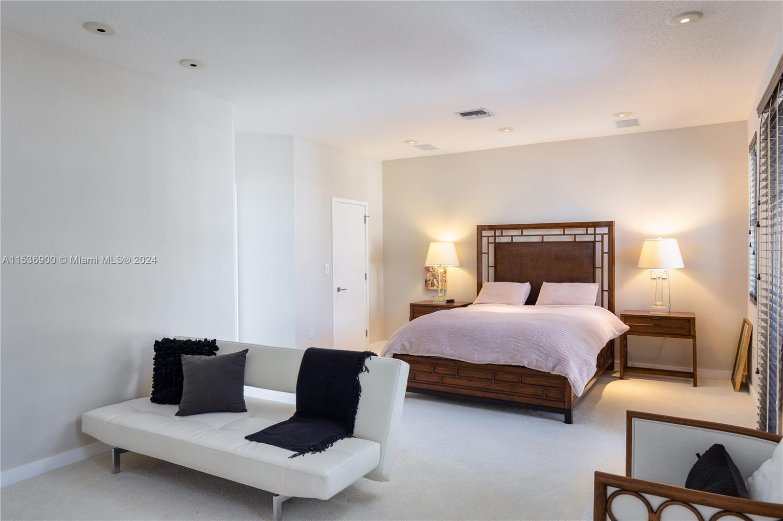 21103 NE 38th Ave 77, Aventura, Florida 33180, 3 Bedrooms Bedrooms, ,3 BathroomsBathrooms,Residentiallease,For Rent,21103 NE 38th Ave 77,A11536900