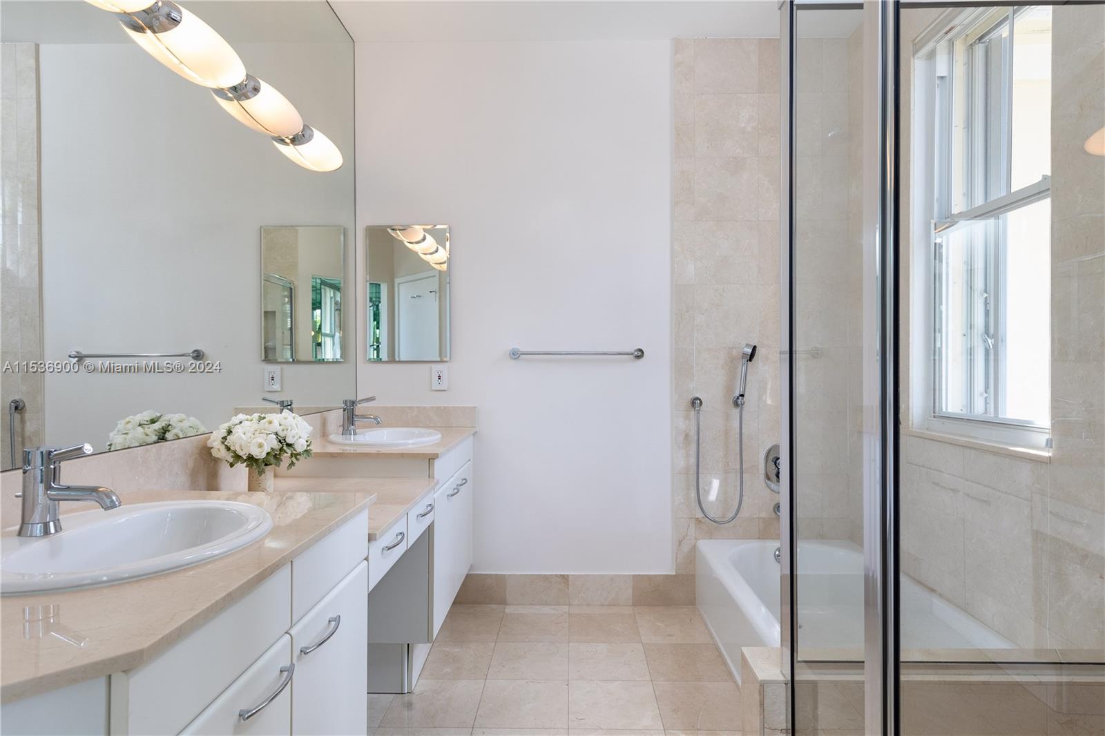 21103 NE 38th Ave 77, Aventura, Florida 33180, 3 Bedrooms Bedrooms, ,3 BathroomsBathrooms,Residentiallease,For Rent,21103 NE 38th Ave 77,A11536900