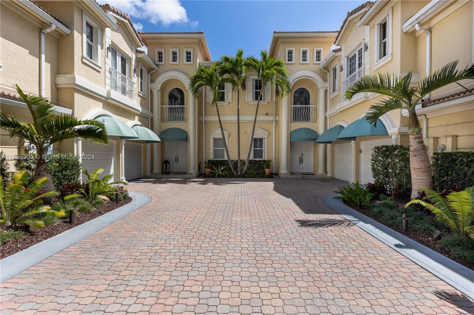 21103 NE 38th Ave 77, Aventura, Florida 33180, 3 Bedrooms Bedrooms, ,3 BathroomsBathrooms,Residentiallease,For Rent,21103 NE 38th Ave 77,A11536900