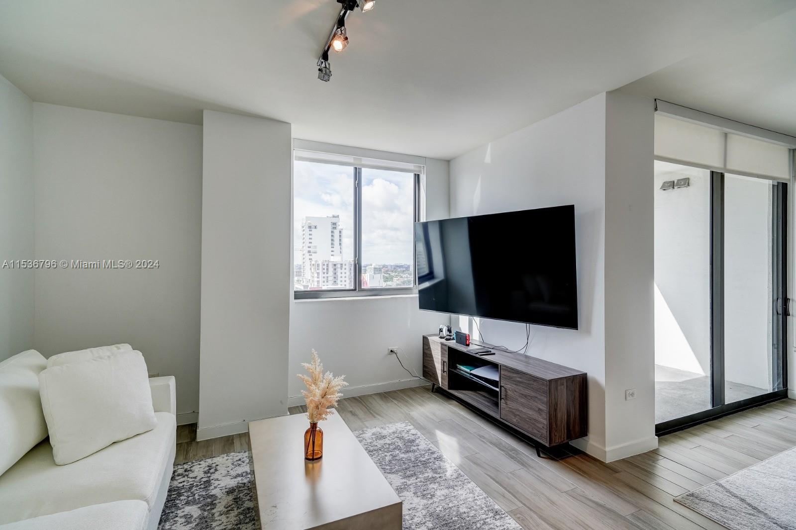 999 SW 1st Ave 1612, Miami, Florida 33130, 2 Bedrooms Bedrooms, ,2 BathroomsBathrooms,Residentiallease,For Rent,999 SW 1st Ave 1612,A11536796