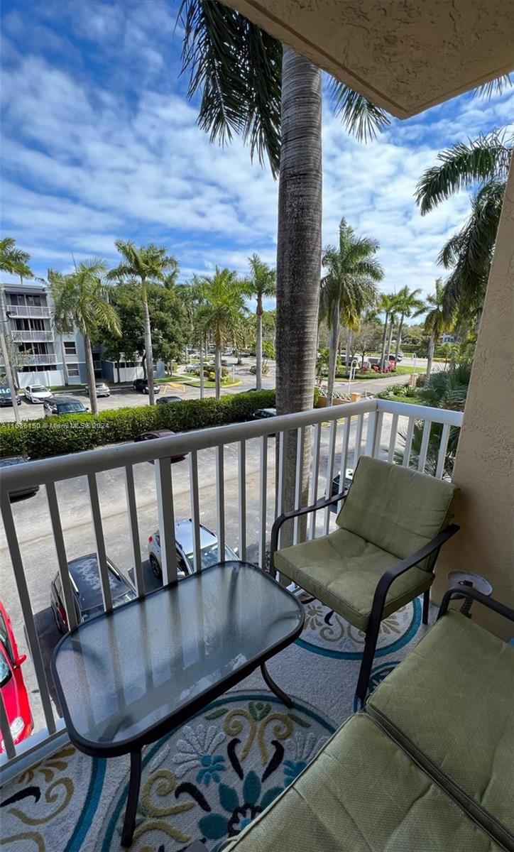 1350 SE 3rd Ave 309, Dania Beach, Florida 33004, 2 Bedrooms Bedrooms, ,2 BathroomsBathrooms,Residential,For Sale,1350 SE 3rd Ave 309,A11536150