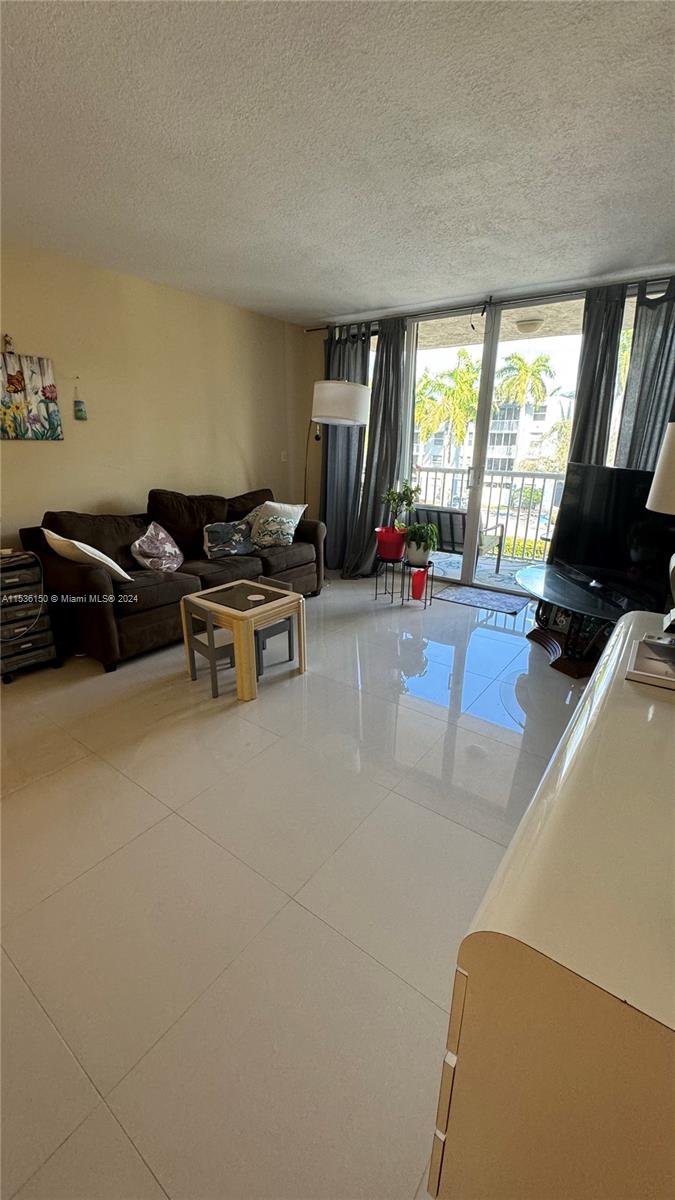 1350 SE 3rd Ave 309, Dania Beach, Florida 33004, 2 Bedrooms Bedrooms, ,2 BathroomsBathrooms,Residential,For Sale,1350 SE 3rd Ave 309,A11536150