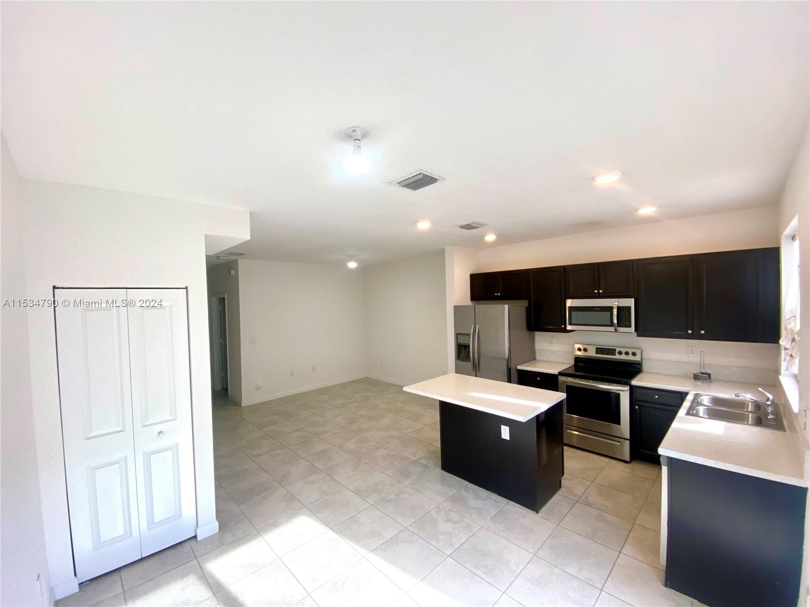 24902 SW 114th Ave, Homestead, Florida 33032, 3 Bedrooms Bedrooms, ,3 BathroomsBathrooms,Residentiallease,For Rent,24902 SW 114th Ave,A11534790