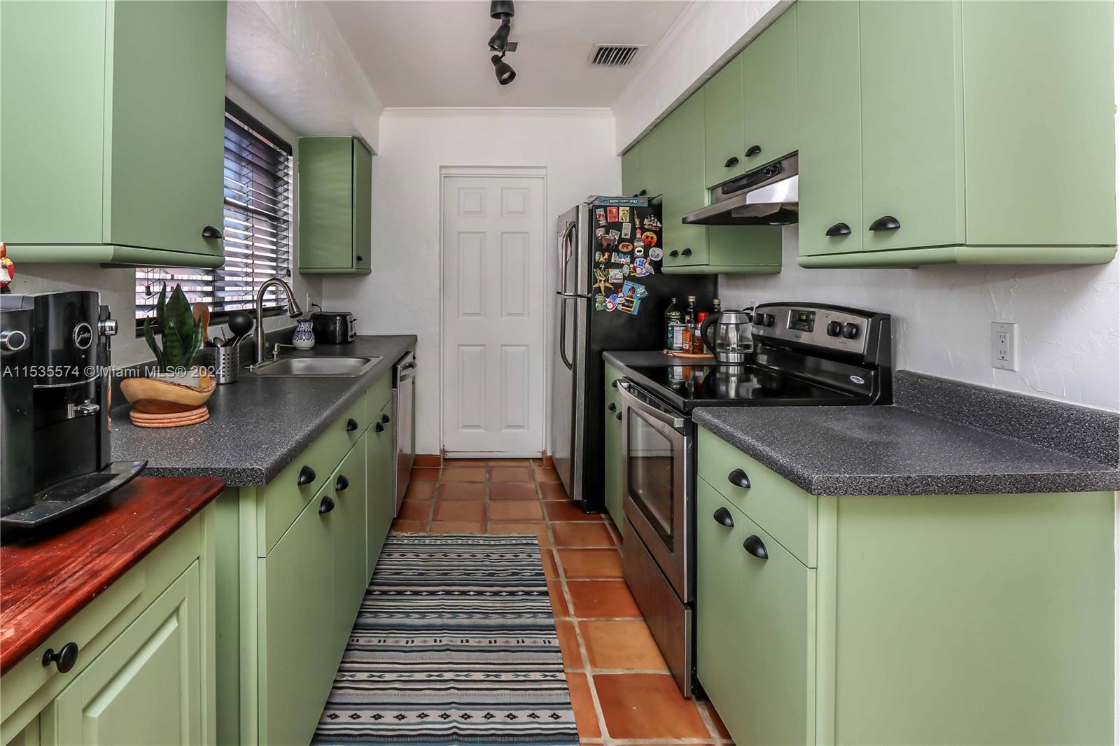 1447 Hollywood Blvd, Hollywood, Florida 33020, 3 Bedrooms Bedrooms, ,2 BathroomsBathrooms,Residential,For Sale,1447 Hollywood Blvd,A11535574