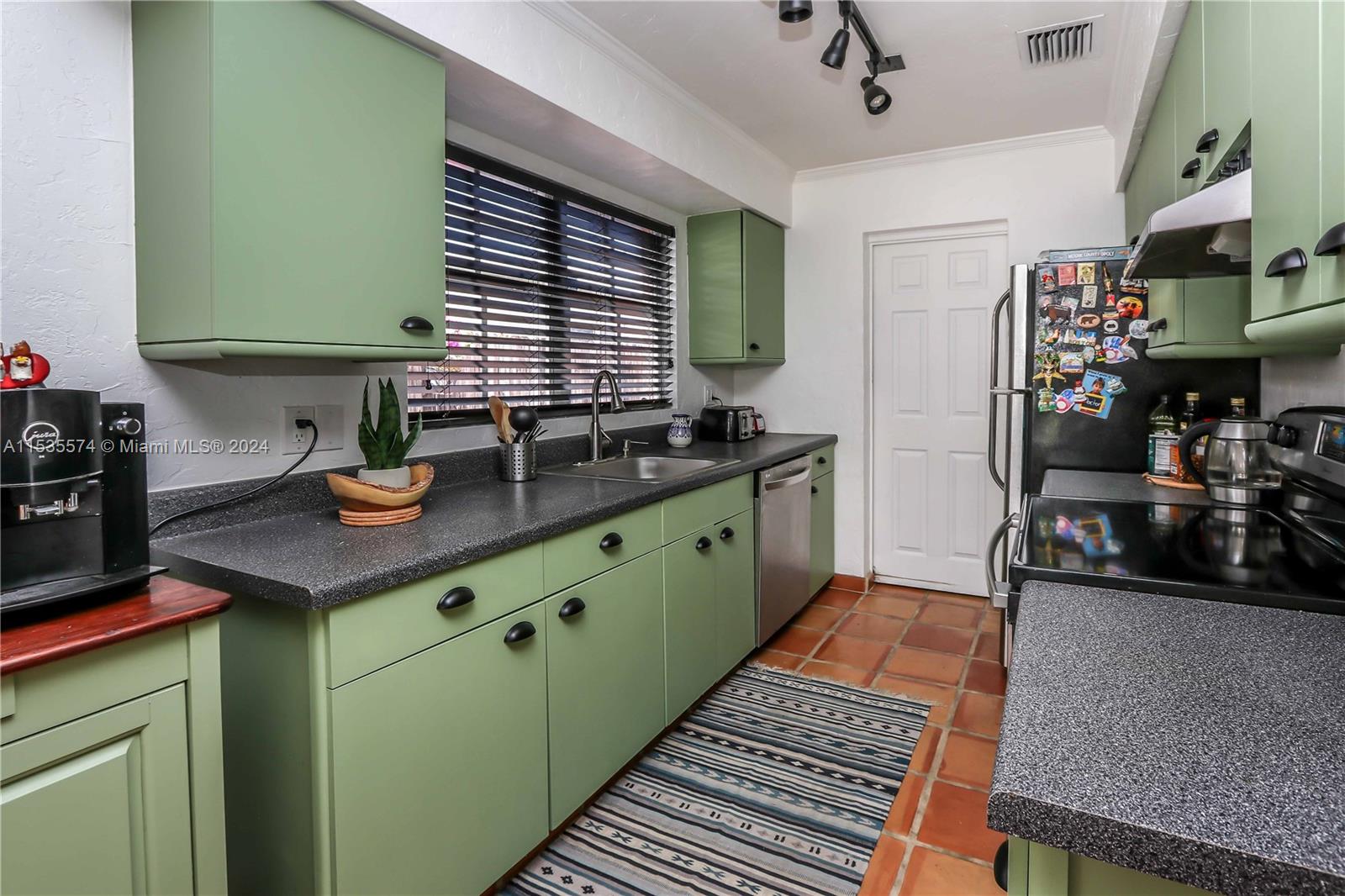 1447 Hollywood Blvd, Hollywood, Florida 33020, 3 Bedrooms Bedrooms, ,2 BathroomsBathrooms,Residential,For Sale,1447 Hollywood Blvd,A11535574