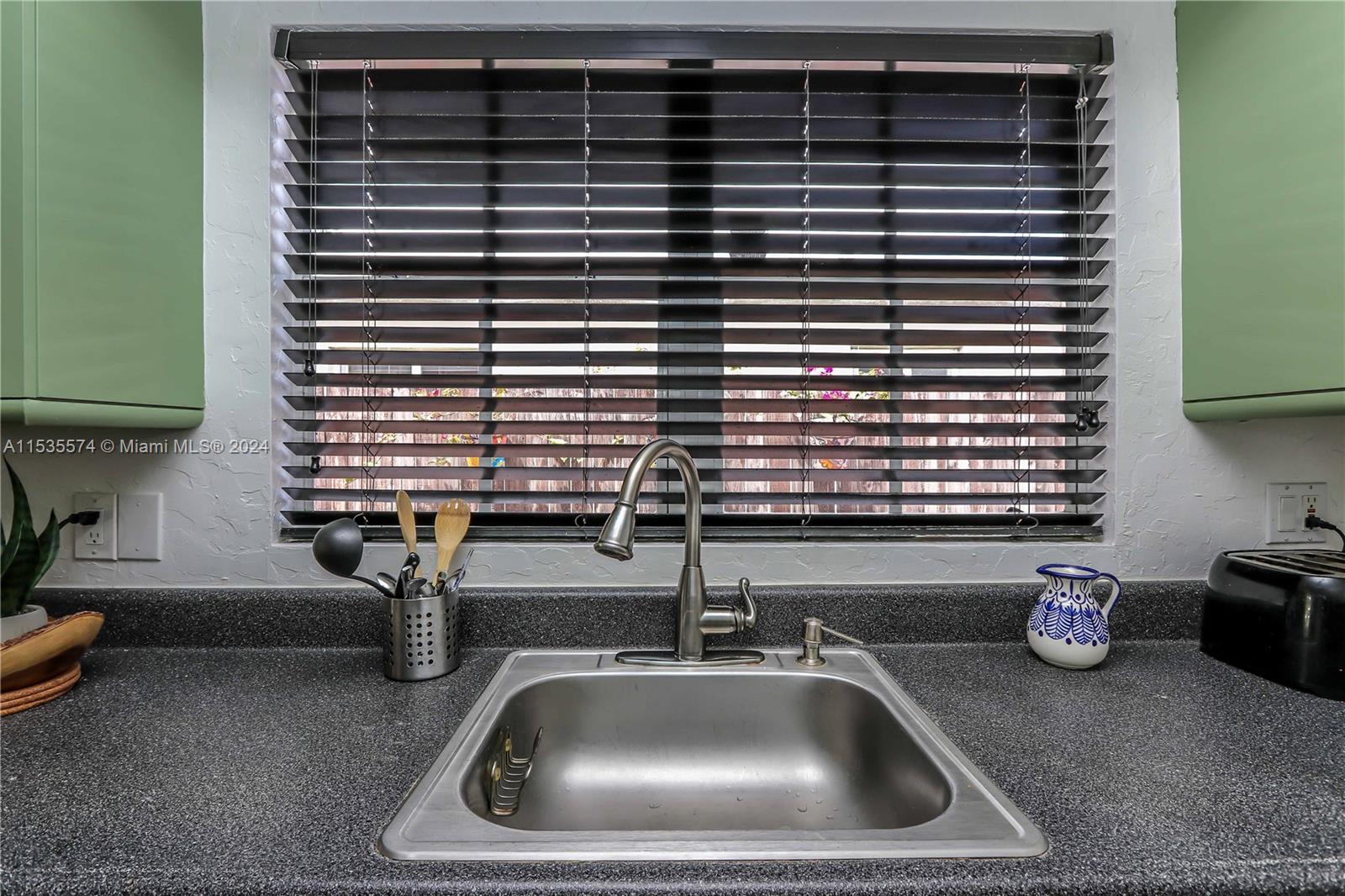 1447 Hollywood Blvd, Hollywood, Florida 33020, 3 Bedrooms Bedrooms, ,2 BathroomsBathrooms,Residential,For Sale,1447 Hollywood Blvd,A11535574