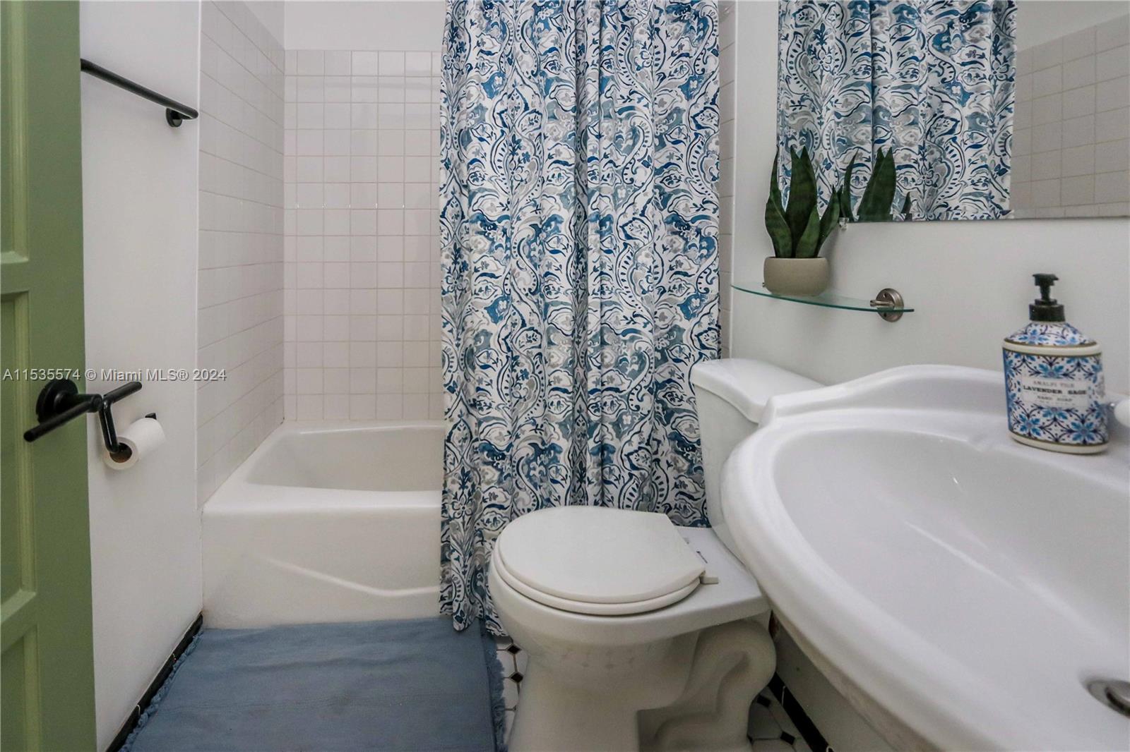 1447 Hollywood Blvd, Hollywood, Florida 33020, 3 Bedrooms Bedrooms, ,2 BathroomsBathrooms,Residential,For Sale,1447 Hollywood Blvd,A11535574