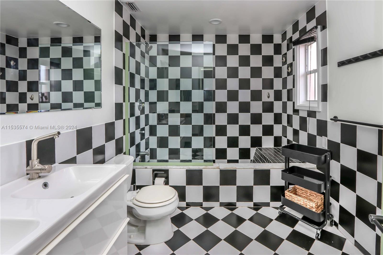 1447 Hollywood Blvd, Hollywood, Florida 33020, 3 Bedrooms Bedrooms, ,2 BathroomsBathrooms,Residential,For Sale,1447 Hollywood Blvd,A11535574