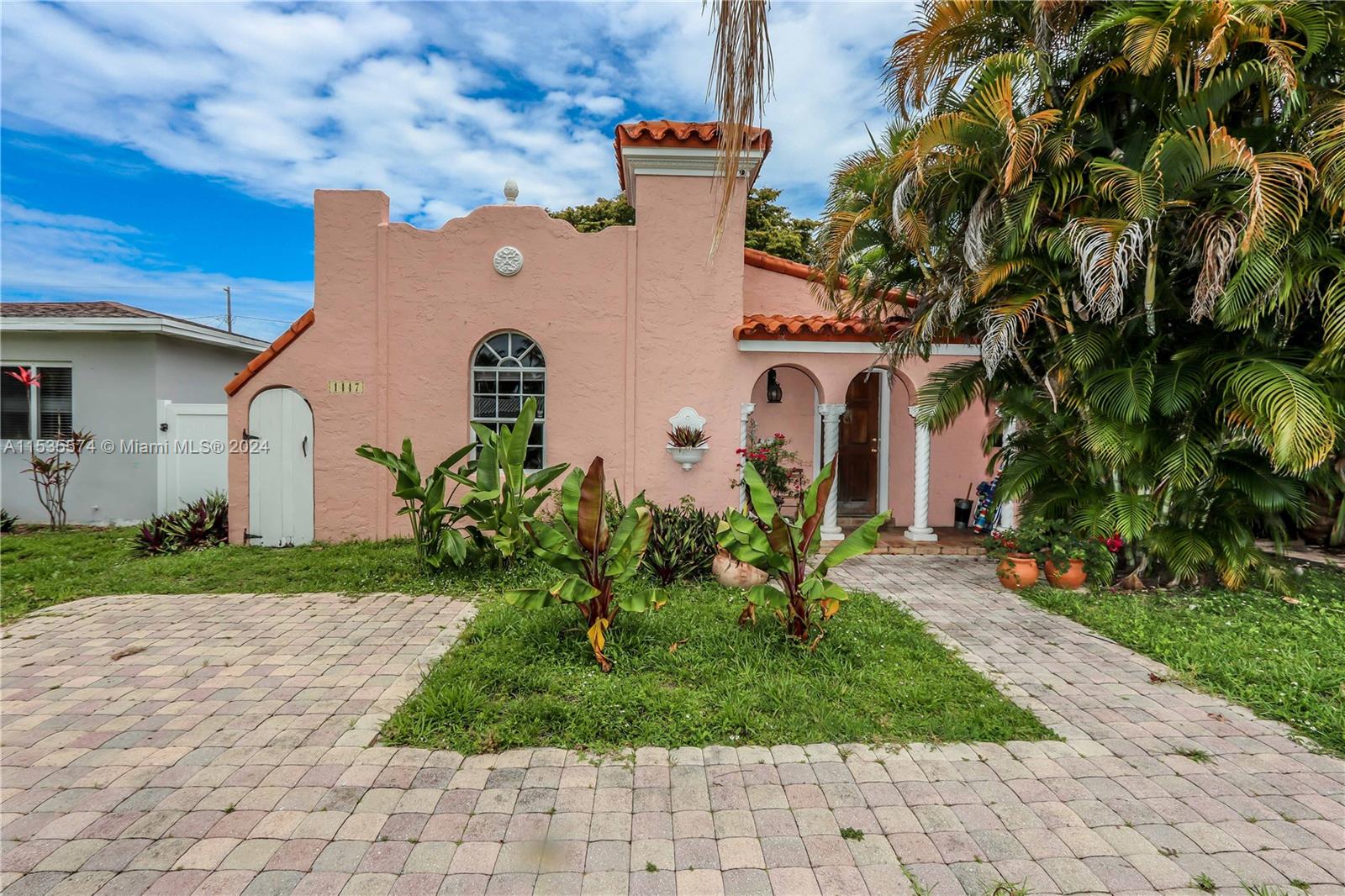 1447 Hollywood Blvd, Hollywood, Florida 33020, 3 Bedrooms Bedrooms, ,2 BathroomsBathrooms,Residential,For Sale,1447 Hollywood Blvd,A11535574