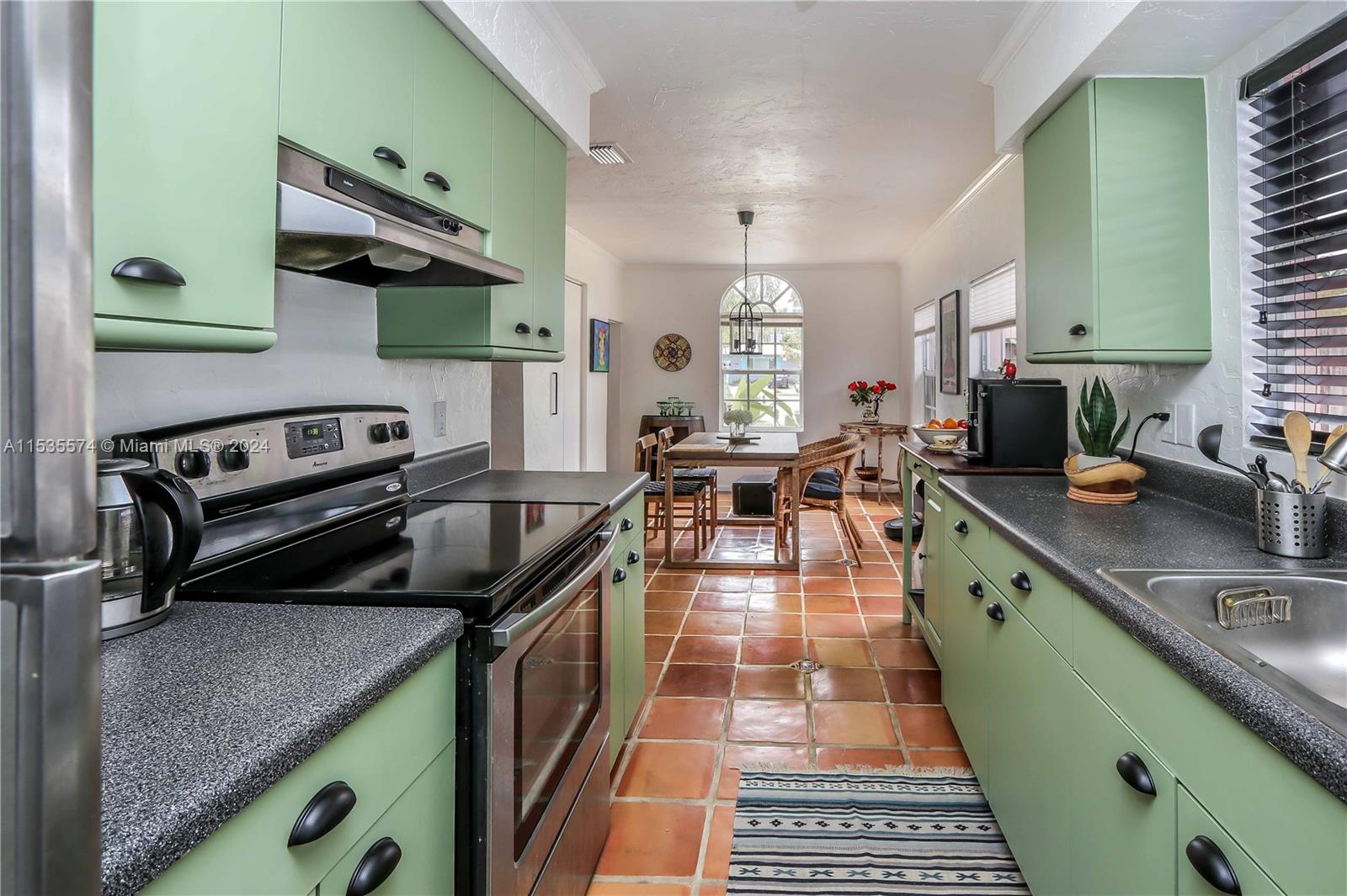 1447 Hollywood Blvd, Hollywood, Florida 33020, 3 Bedrooms Bedrooms, ,2 BathroomsBathrooms,Residential,For Sale,1447 Hollywood Blvd,A11535574