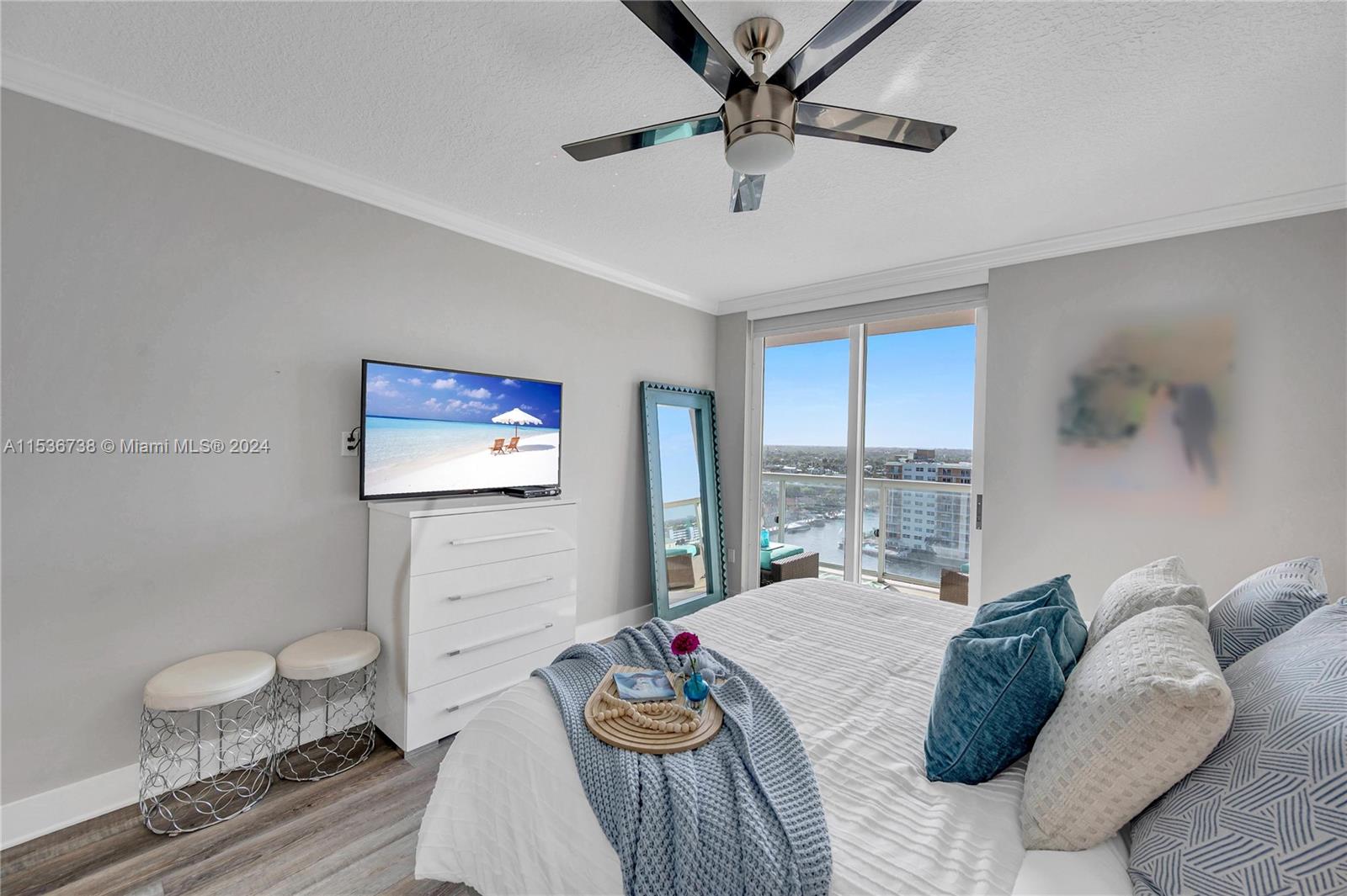 Primary Bedroom - King Size​​‌​​​​‌​​‌‌​‌‌​​​‌‌​‌​‌​‌​​​‌​​ Bed