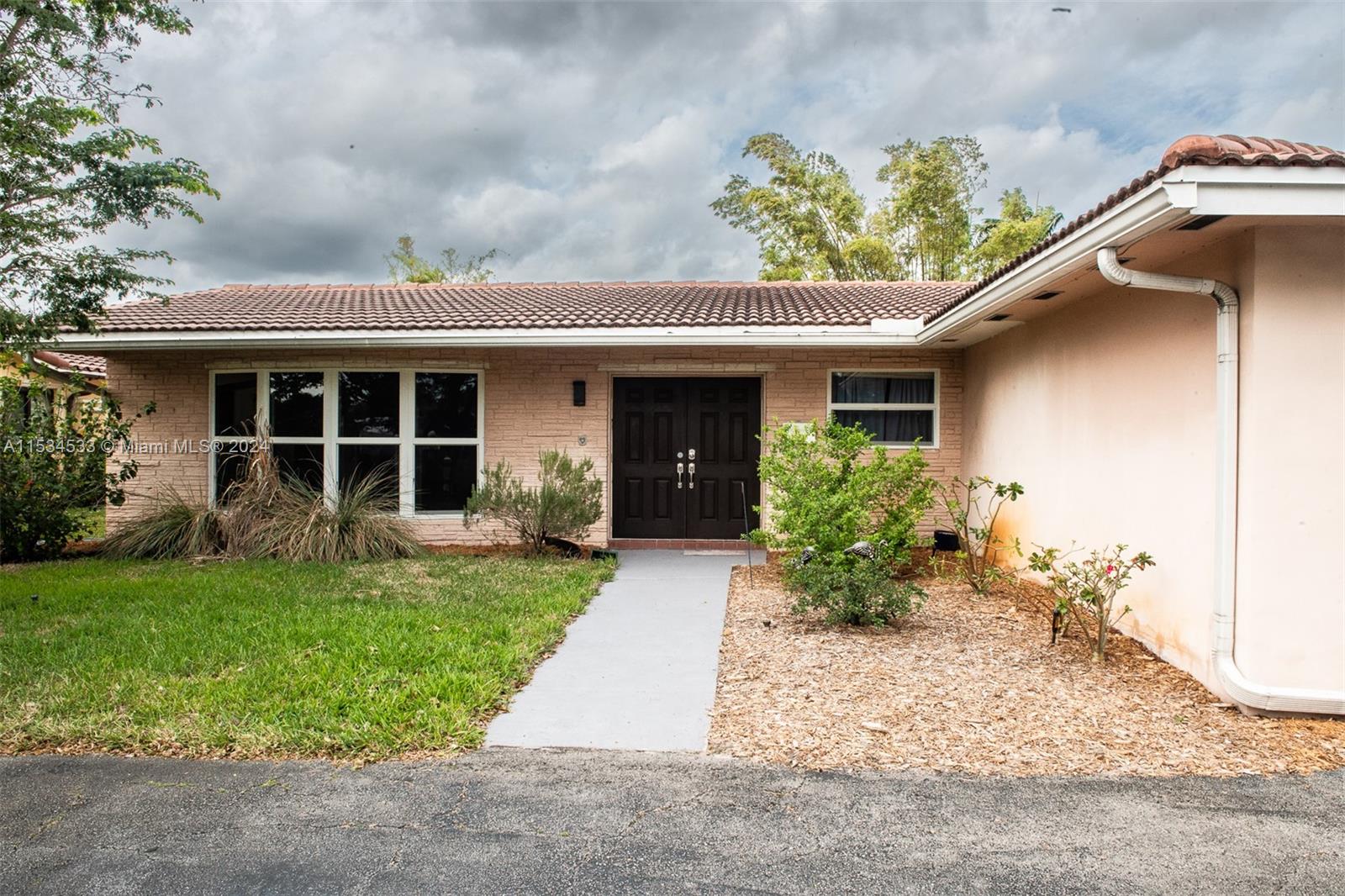 5317  Mckinley St  For Sale A11534533, FL