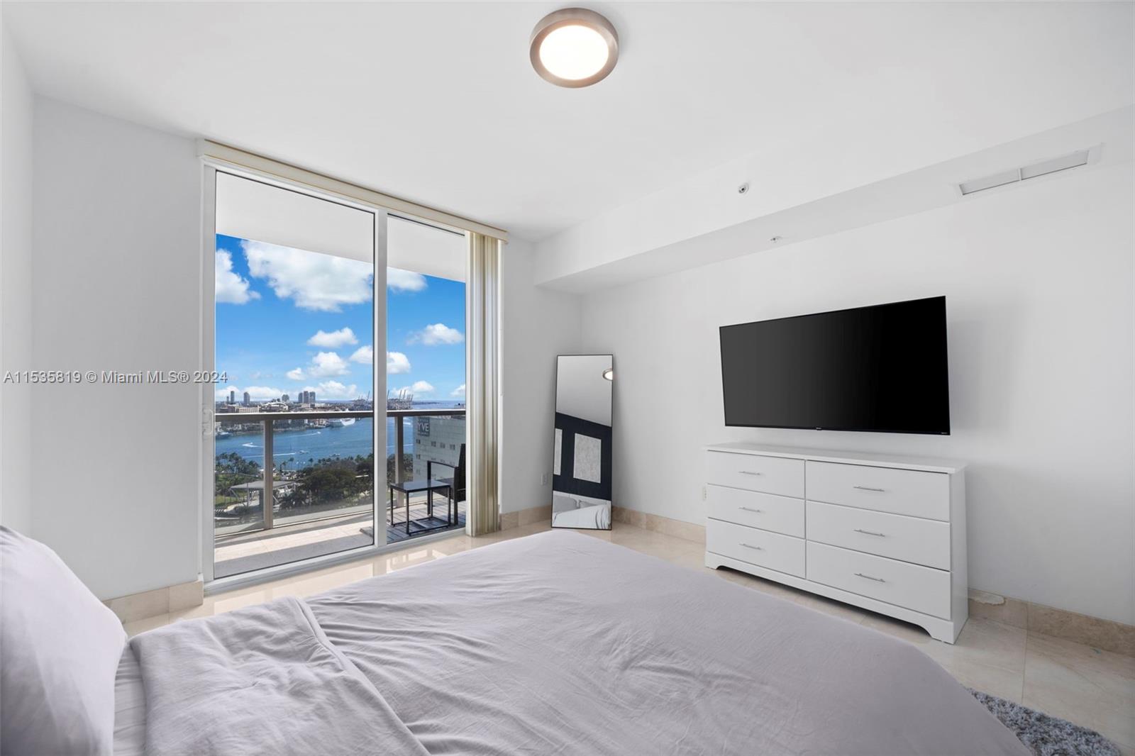 253 NE 2nd St 1907, Miami, Florida 33132, 1 Bedroom Bedrooms, ,1 BathroomBathrooms,Residentiallease,For Rent,253 NE 2nd St 1907,A11535819