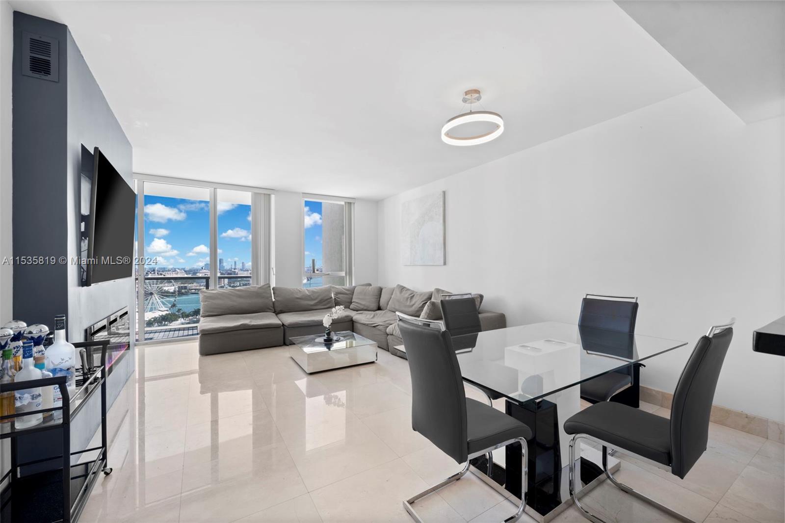 253 NE 2nd St 1907, Miami, Florida 33132, 1 Bedroom Bedrooms, ,1 BathroomBathrooms,Residentiallease,For Rent,253 NE 2nd St 1907,A11535819