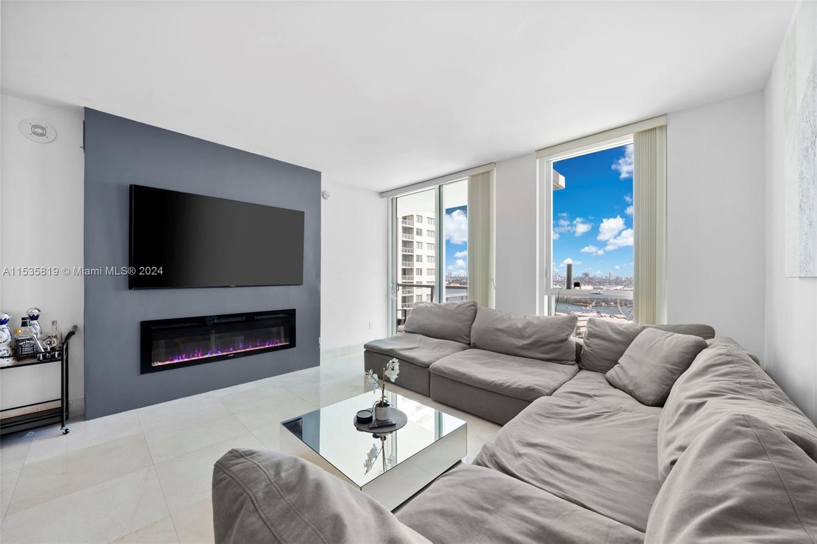 253 NE 2nd St 1907, Miami, Florida 33132, 1 Bedroom Bedrooms, ,1 BathroomBathrooms,Residentiallease,For Rent,253 NE 2nd St 1907,A11535819