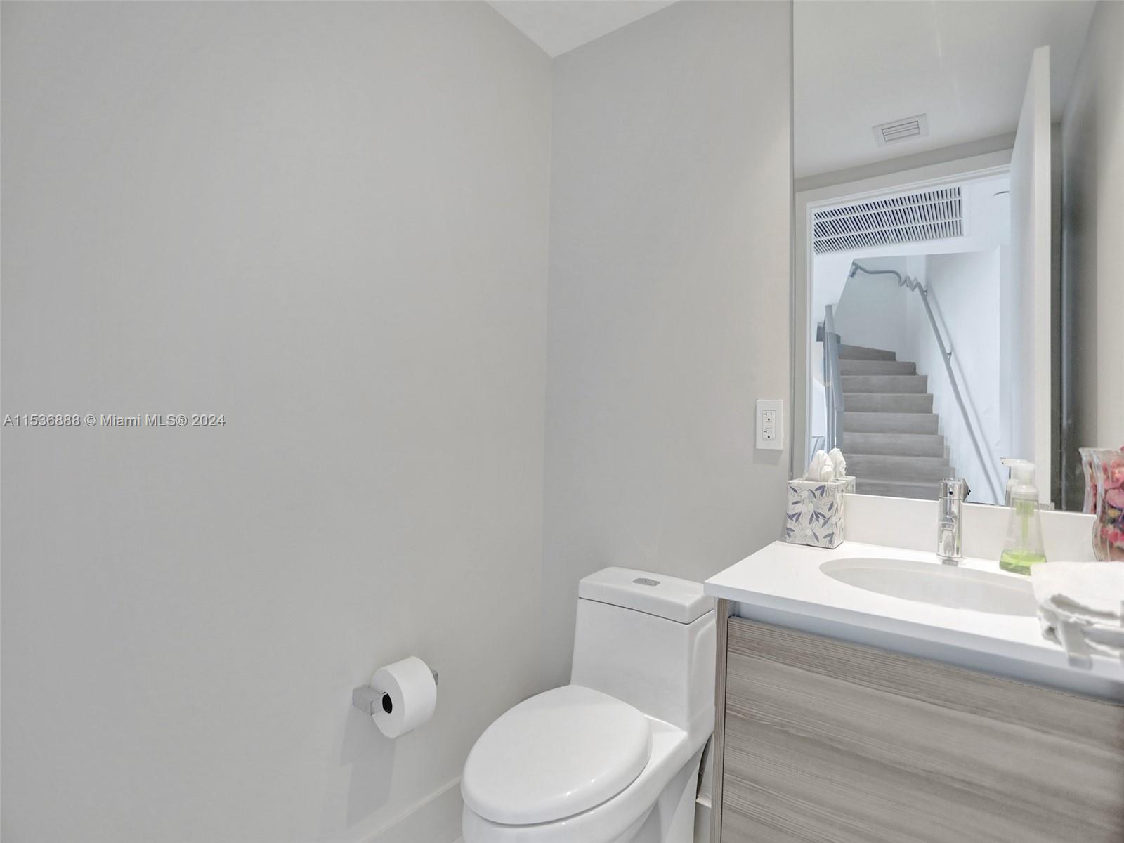 121 NE 34th St PH3204, Miami, Florida 33137, 4 Bedrooms Bedrooms, ,4 BathroomsBathrooms,Residentiallease,For Rent,121 NE 34th St PH3204,A11536888