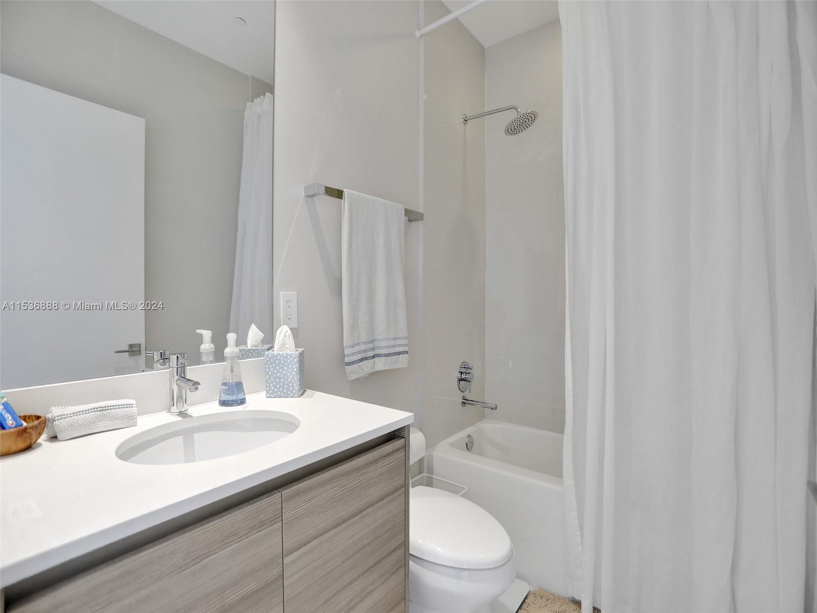 121 NE 34th St PH3204, Miami, Florida 33137, 4 Bedrooms Bedrooms, ,4 BathroomsBathrooms,Residentiallease,For Rent,121 NE 34th St PH3204,A11536888