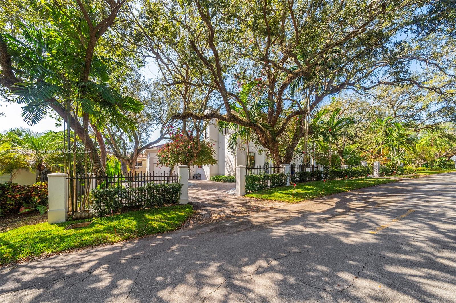 150 Sunrise Ave, Coral Gables, FL, 33133 United States, 4 Bedrooms Bedrooms, ,4 BathroomsBathrooms,Residential,For Sale,Sunrise Ave,A11536889