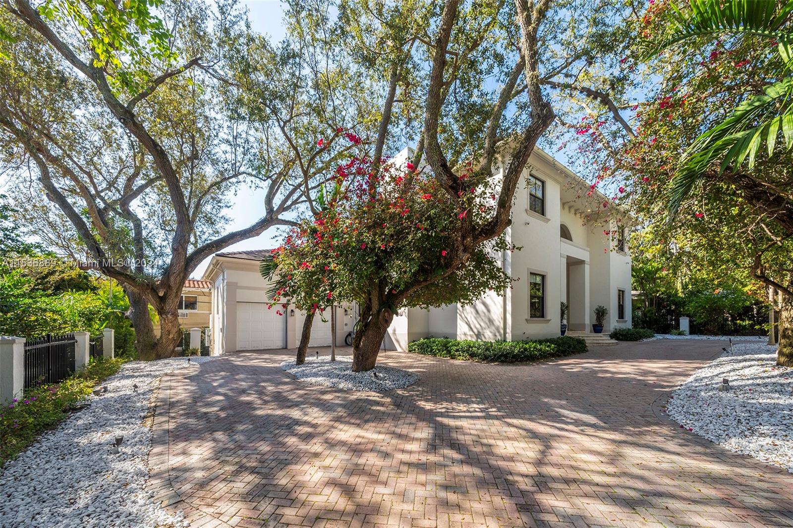 150 Sunrise Ave, Coral Gables, FL, 33133 United States, 4 Bedrooms Bedrooms, ,4 BathroomsBathrooms,Residential,For Sale,Sunrise Ave,A11536889