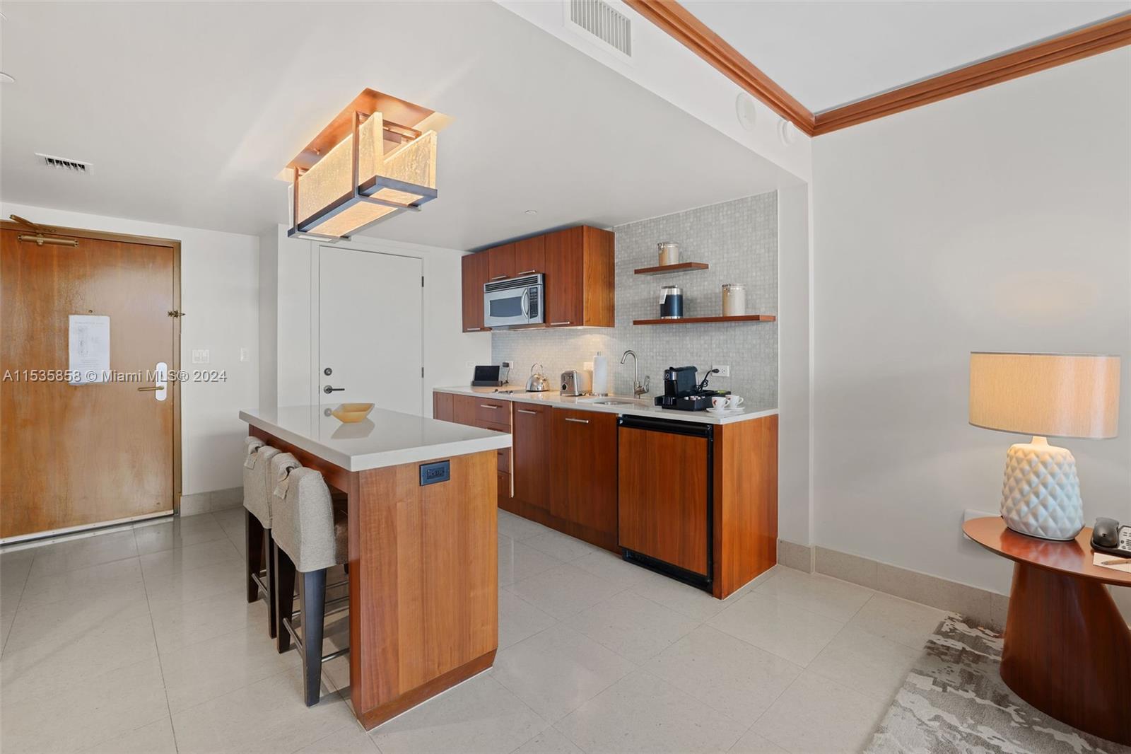 6801 Collins Ave 517, Miami Beach, Florida 33141, 1 Bedroom Bedrooms, ,1 BathroomBathrooms,Residentiallease,For Rent,6801 Collins Ave 517,A11535858