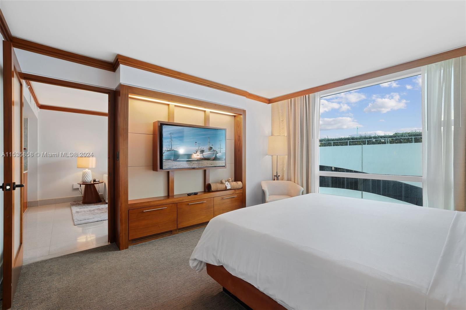 6801 Collins Ave 517, Miami Beach, Florida 33141, 1 Bedroom Bedrooms, ,1 BathroomBathrooms,Residentiallease,For Rent,6801 Collins Ave 517,A11535858