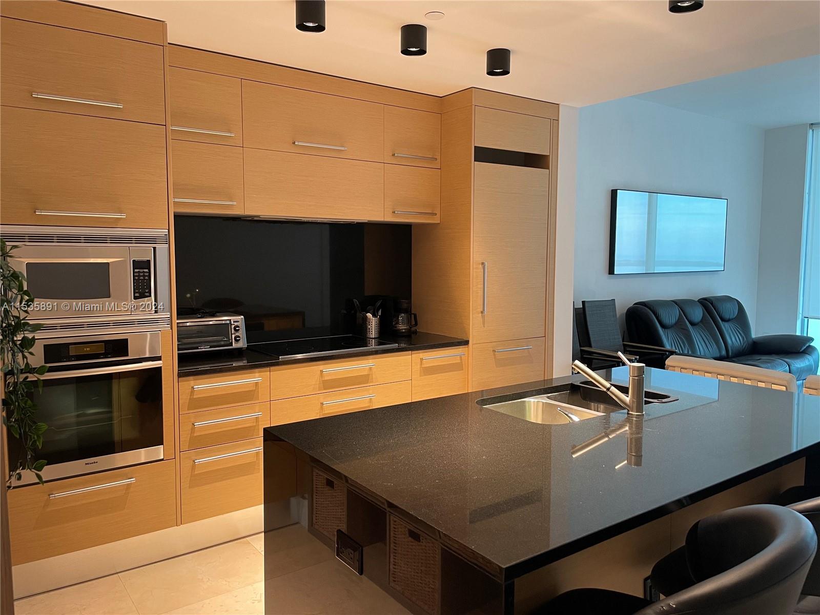 900 E Biscayne Blvd 3404, Miami, Florida 33132, 1 Bedroom Bedrooms, ,2 BathroomsBathrooms,Residentiallease,For Rent,900 E Biscayne Blvd 3404,A11535891