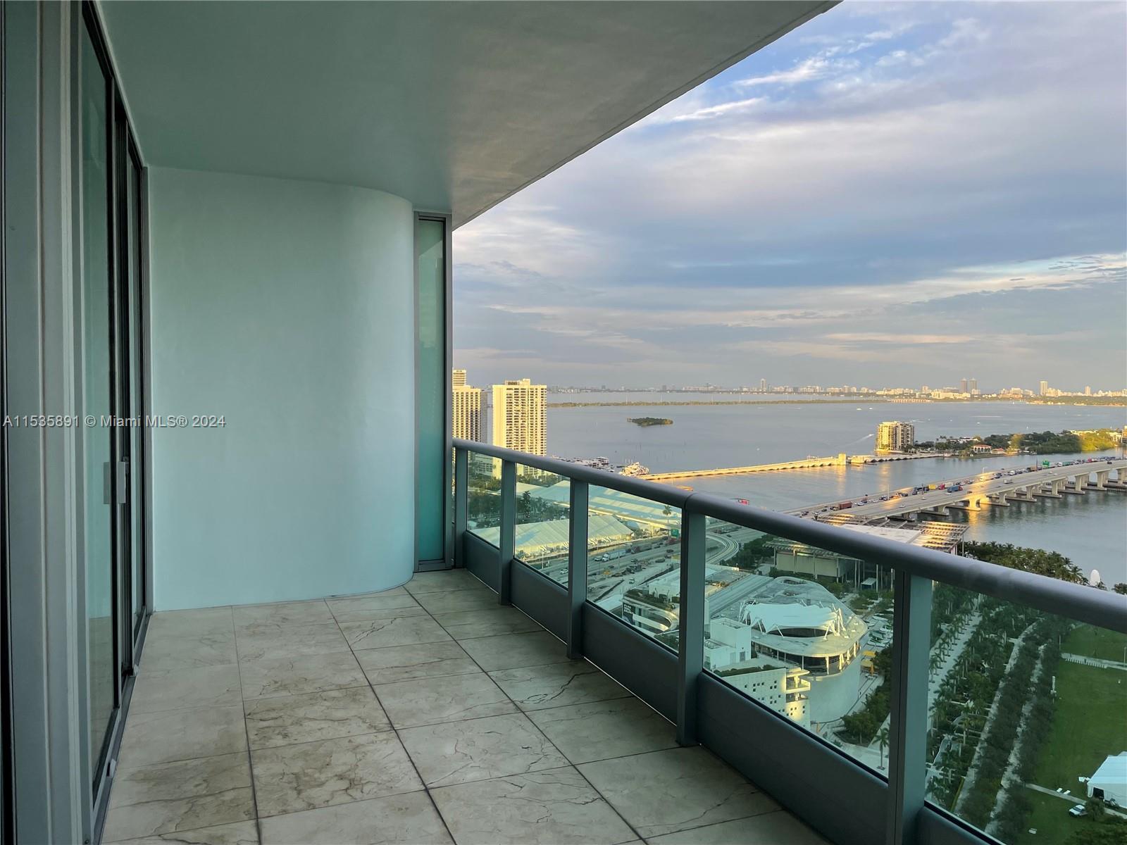 900 E Biscayne Blvd 3404, Miami, Florida 33132, 1 Bedroom Bedrooms, ,2 BathroomsBathrooms,Residentiallease,For Rent,900 E Biscayne Blvd 3404,A11535891