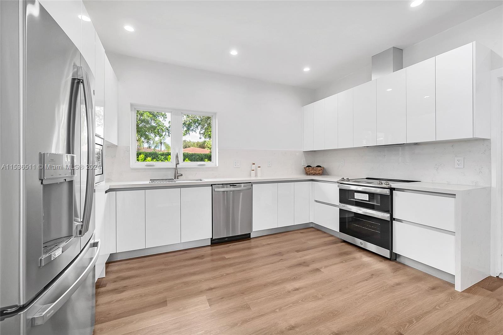 4801 Granada Blvd, Coral Gables, Florida 33146, 4 Bedrooms Bedrooms, ,4 BathroomsBathrooms,Residentiallease,For Rent,4801 Granada Blvd,A11536511