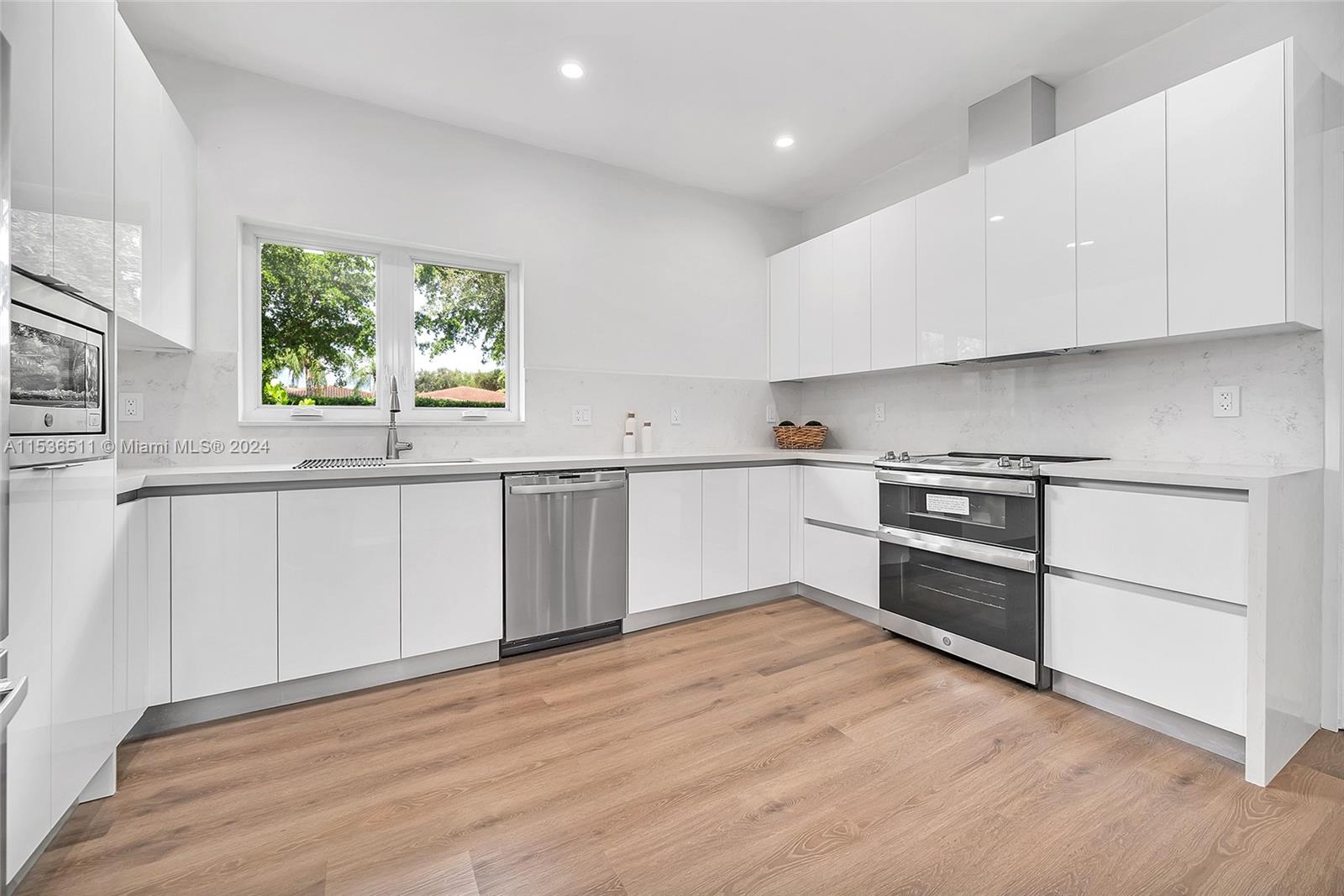 4801 Granada Blvd, Coral Gables, Florida 33146, 4 Bedrooms Bedrooms, ,4 BathroomsBathrooms,Residentiallease,For Rent,4801 Granada Blvd,A11536511