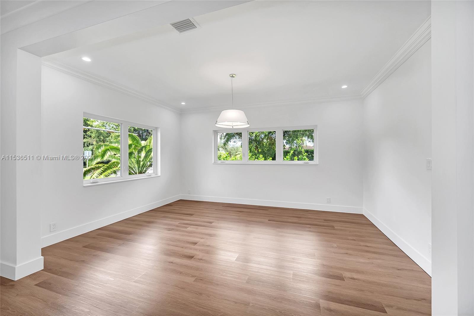 An additional bedroom with extensive closet