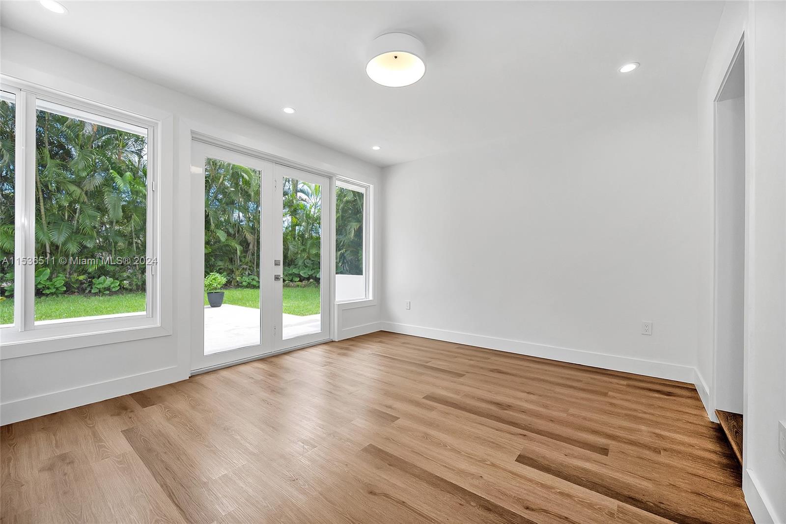 Guest bathroom with top-of-the-line finishes