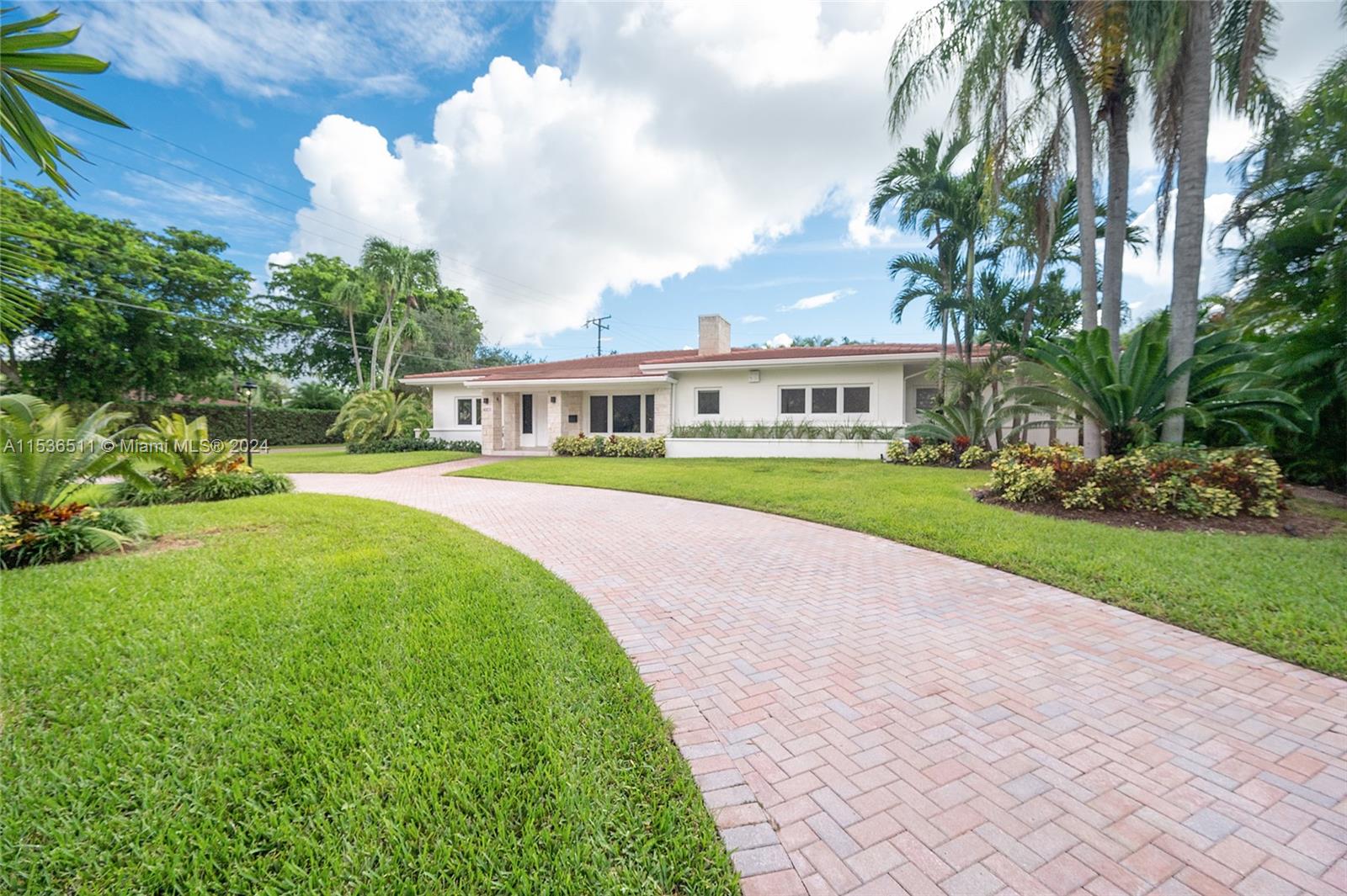 Wonderful location in close proximity to Riviera Country Club. Located 2 miles from Whole Foods and wonderful restaurants on Miracle Mile.....great shopping areas. The airport is 5.5 miles away. Only 13 miles to Miami Beach.