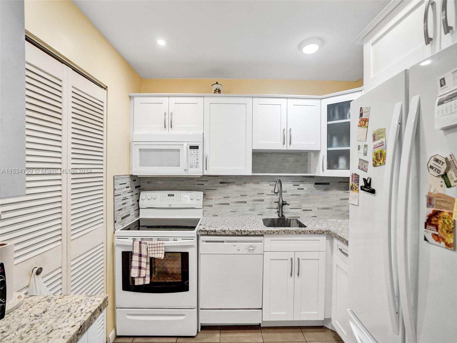 2307 SW 81st Ter 4, North Lauderdale, Florida 33068, 2 Bedrooms Bedrooms, ,2 BathroomsBathrooms,Residential,For Sale,2307 SW 81st Ter 4,A11534799