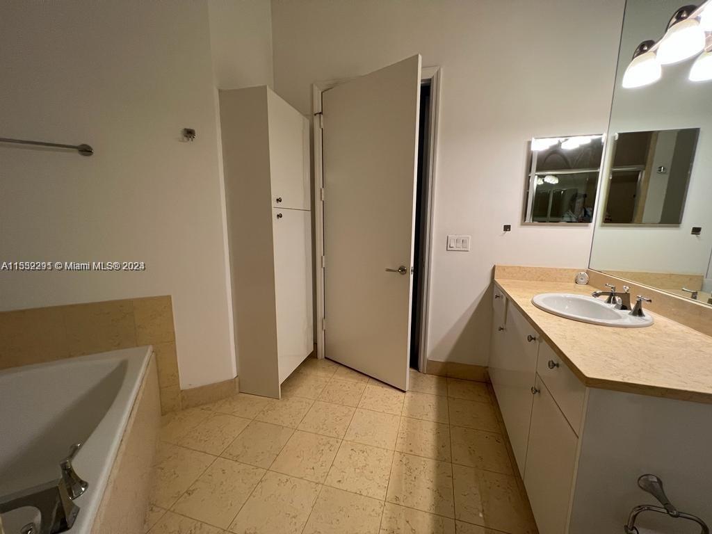 20000 E Country Club Dr 110, Aventura, Florida 33180, 2 Bedrooms Bedrooms, ,2 BathroomsBathrooms,Residentiallease,For Rent,20000 E Country Club Dr 110,A11532291