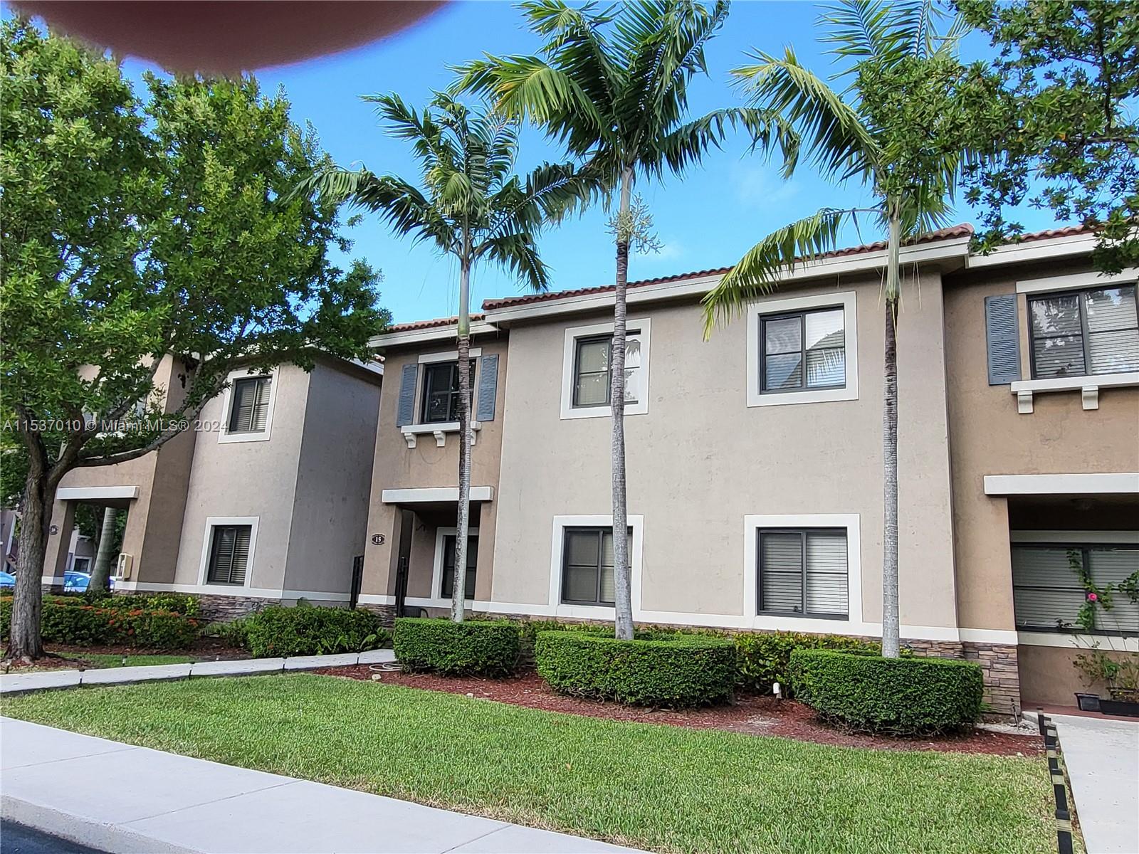 Beautiful 3/2.5 townhome at The Courts at Bayshore. Enjoy the resort style amenities of Bayshore. Freshly painted, new porcelain floors, stainless steal appliances, new countertops, laminate wood floors, lots of natural light.  Close to everything. Restaurants, shopping, schools.
