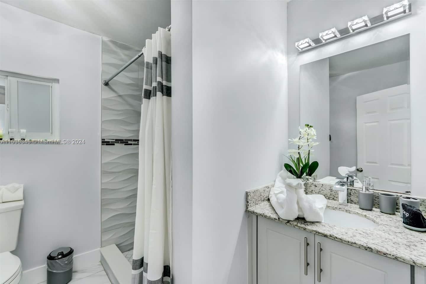 211 SW 4th Ave, Hallandale Beach, Florida 33009, 3 Bedrooms Bedrooms, ,2 BathroomsBathrooms,Residentiallease,For Rent,211 SW 4th Ave,A11536346