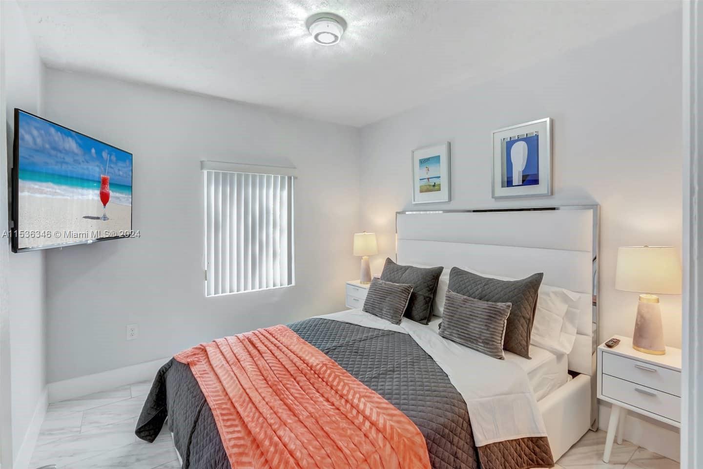 211 SW 4th Ave, Hallandale Beach, Florida 33009, 3 Bedrooms Bedrooms, ,2 BathroomsBathrooms,Residentiallease,For Rent,211 SW 4th Ave,A11536346