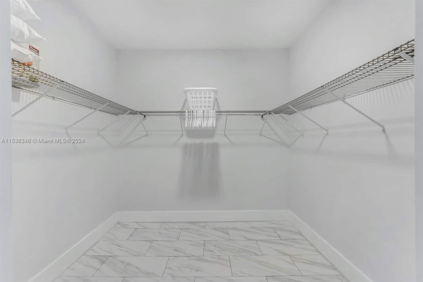 211 SW 4th Ave, Hallandale Beach, Florida 33009, 3 Bedrooms Bedrooms, ,2 BathroomsBathrooms,Residentiallease,For Rent,211 SW 4th Ave,A11536346