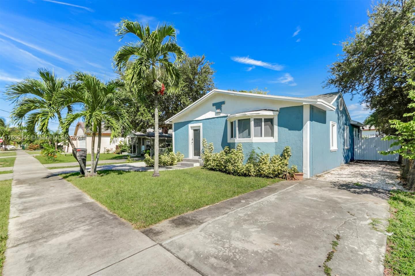 211 SW 4th Ave, Hallandale Beach, Florida 33009, 3 Bedrooms Bedrooms, ,2 BathroomsBathrooms,Residentiallease,For Rent,211 SW 4th Ave,A11536346