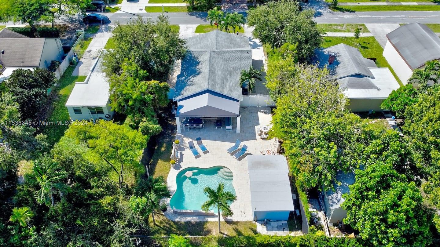 211 SW 4th Ave, Hallandale Beach, Florida 33009, 3 Bedrooms Bedrooms, ,2 BathroomsBathrooms,Residentiallease,For Rent,211 SW 4th Ave,A11536346