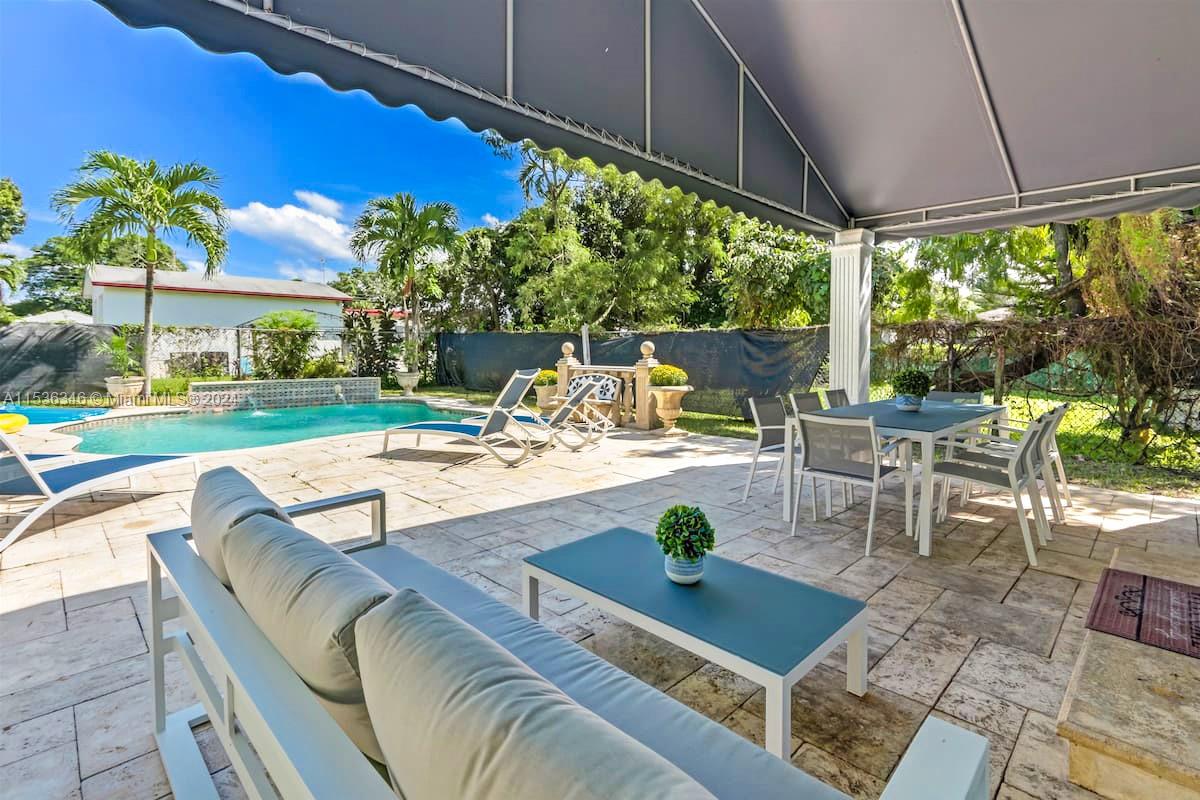 211 SW 4th Ave, Hallandale Beach, Florida 33009, 3 Bedrooms Bedrooms, ,2 BathroomsBathrooms,Residentiallease,For Rent,211 SW 4th Ave,A11536346