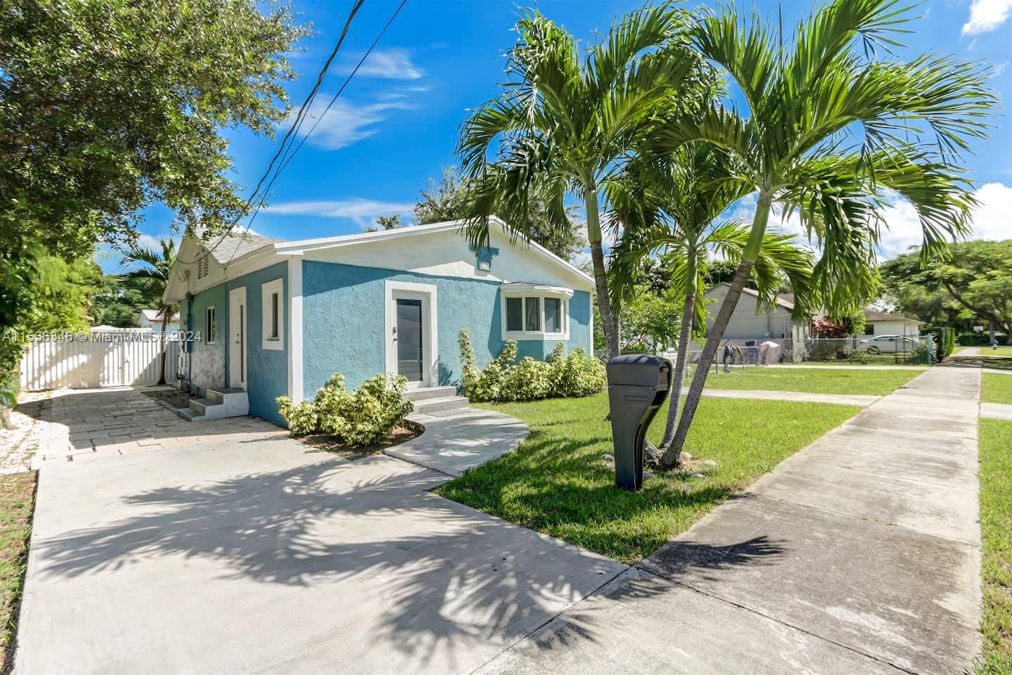 211 SW 4th Ave, Hallandale Beach, Florida 33009, 3 Bedrooms Bedrooms, ,2 BathroomsBathrooms,Residentiallease,For Rent,211 SW 4th Ave,A11536346