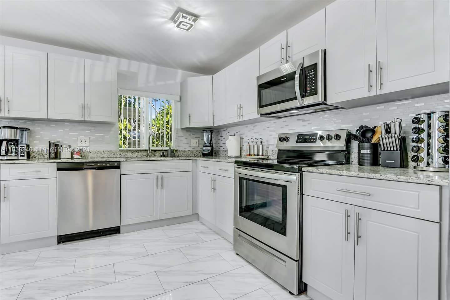 211 SW 4th Ave, Hallandale Beach, Florida 33009, 3 Bedrooms Bedrooms, ,2 BathroomsBathrooms,Residentiallease,For Rent,211 SW 4th Ave,A11536346