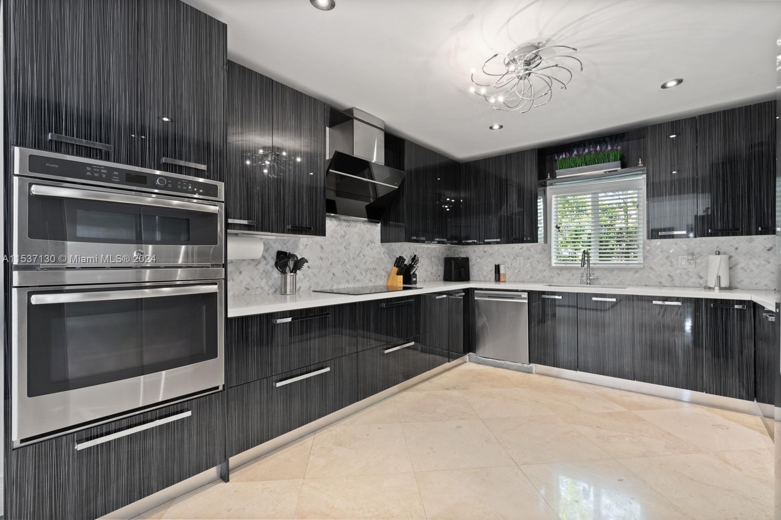 7990 Hawthorne Ave, Miami Beach, Florida 33141, 4 Bedrooms Bedrooms, ,3 BathroomsBathrooms,Residentiallease,For Rent,7990 Hawthorne Ave,A11537130