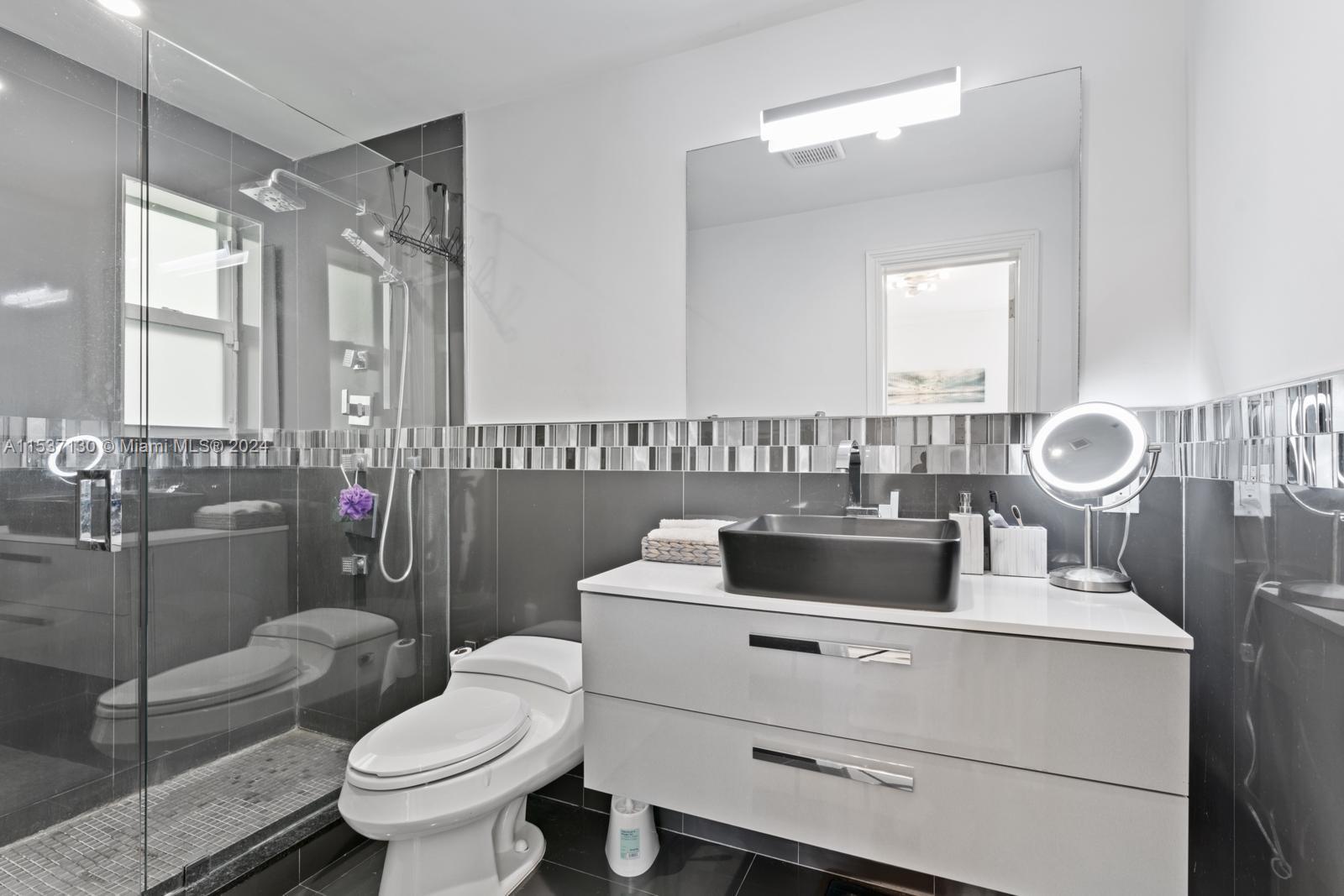 7990 Hawthorne Ave, Miami Beach, Florida 33141, 4 Bedrooms Bedrooms, ,3 BathroomsBathrooms,Residentiallease,For Rent,7990 Hawthorne Ave,A11537130