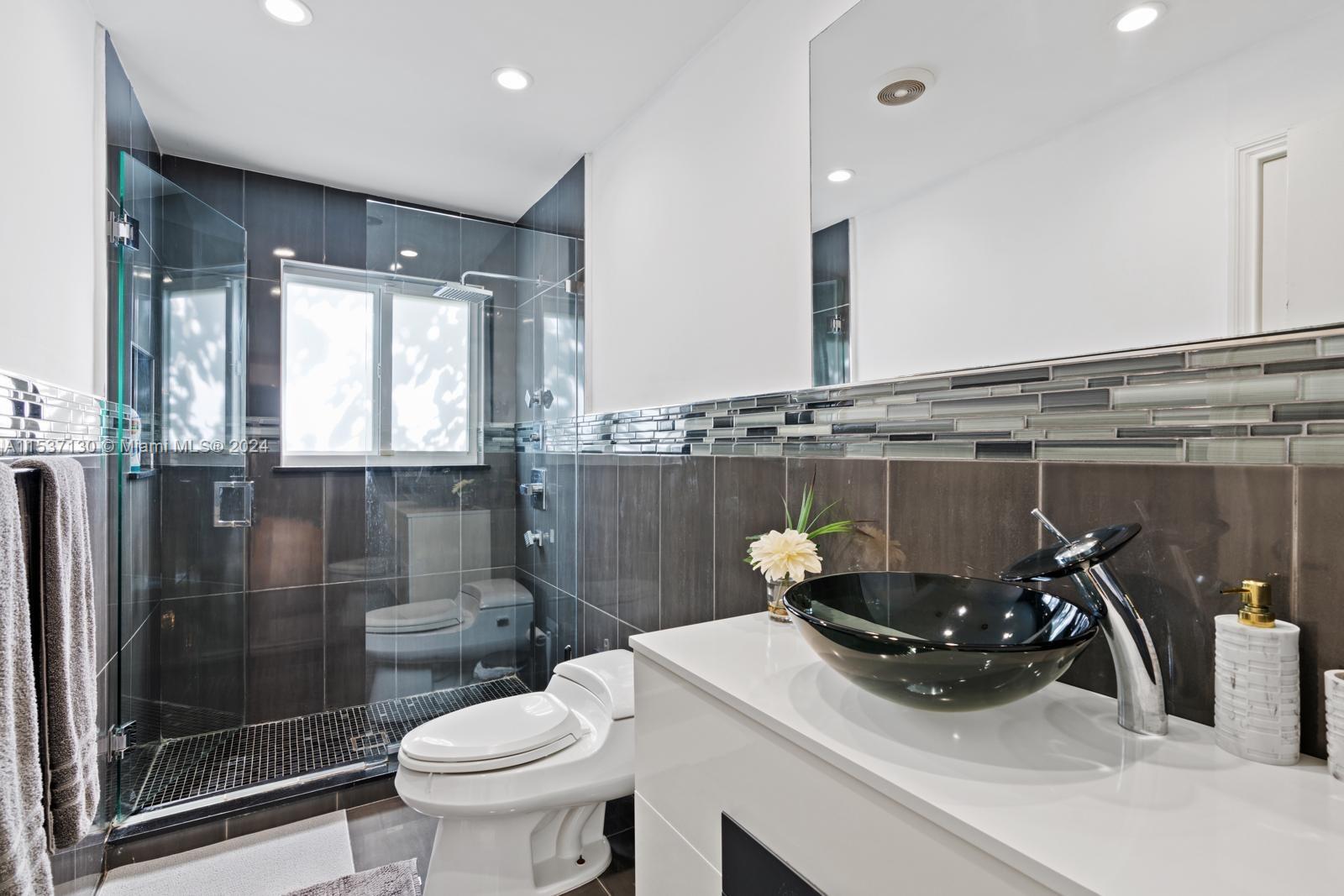 7990 Hawthorne Ave, Miami Beach, Florida 33141, 4 Bedrooms Bedrooms, ,3 BathroomsBathrooms,Residentiallease,For Rent,7990 Hawthorne Ave,A11537130