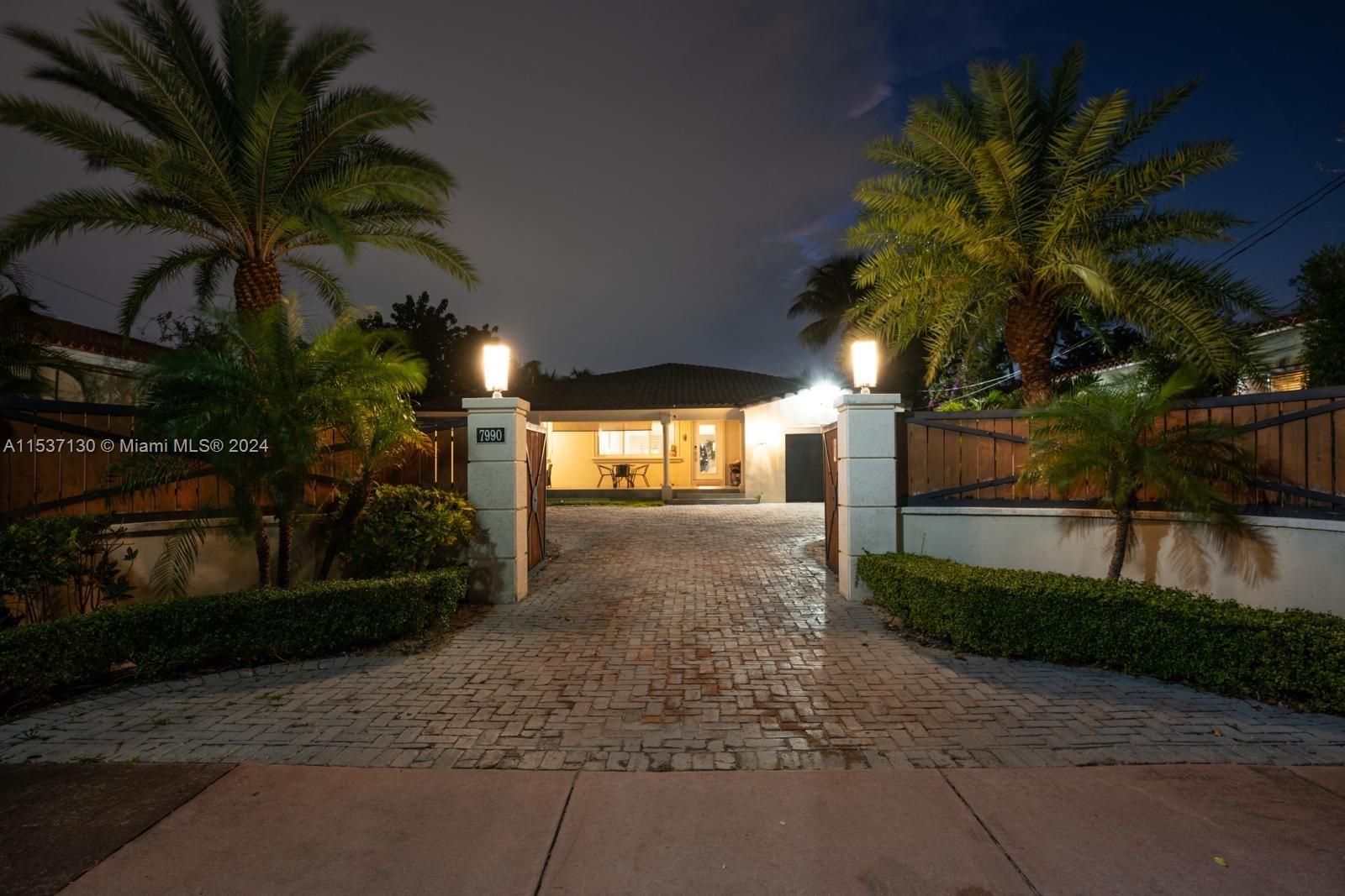 7990 Hawthorne Ave, Miami Beach, Florida 33141, 4 Bedrooms Bedrooms, ,3 BathroomsBathrooms,Residentiallease,For Rent,7990 Hawthorne Ave,A11537130