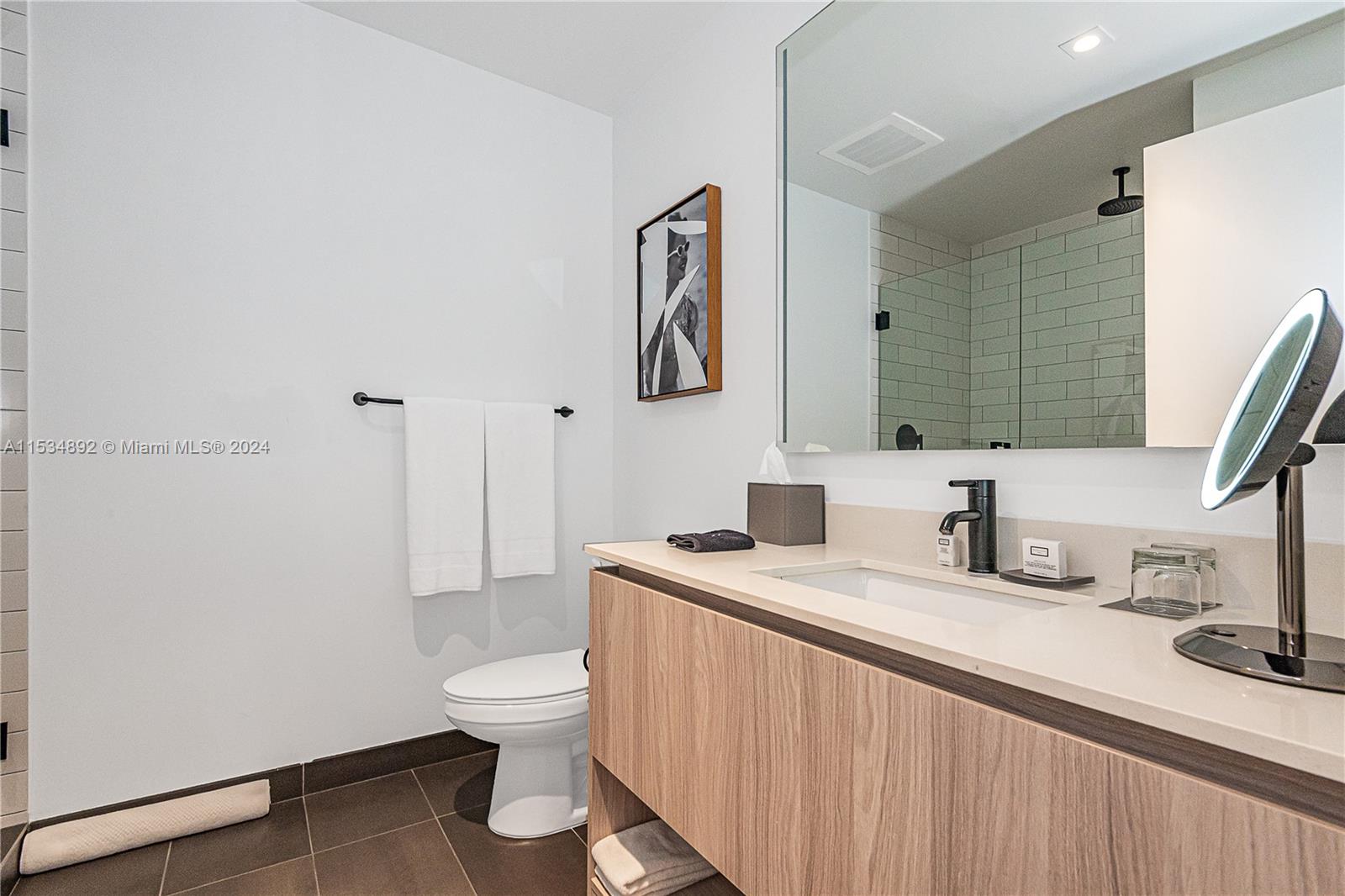 398 NE 5th St 1909, Miami, Florida 33132, 3 Bedrooms Bedrooms, ,3 BathroomsBathrooms,Residential,For Sale,398 NE 5th St 1909,A11534892