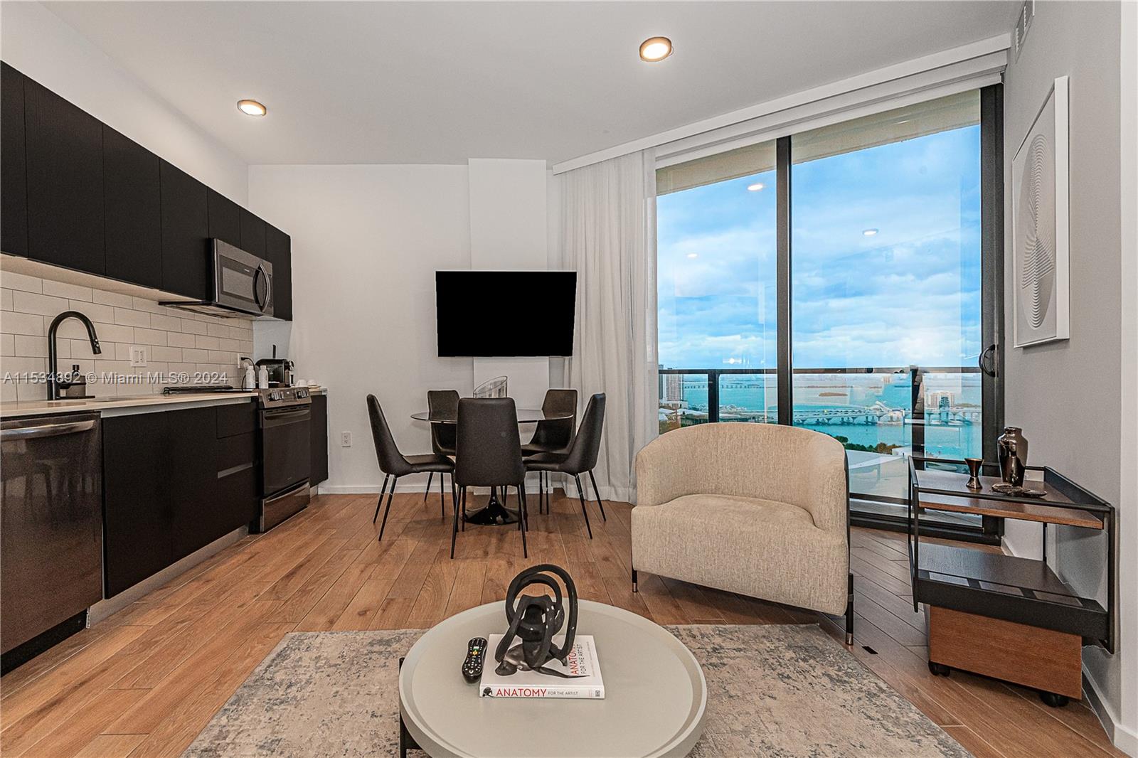 398 NE 5th St 1909, Miami, Florida 33132, 3 Bedrooms Bedrooms, ,3 BathroomsBathrooms,Residential,For Sale,398 NE 5th St 1909,A11534892